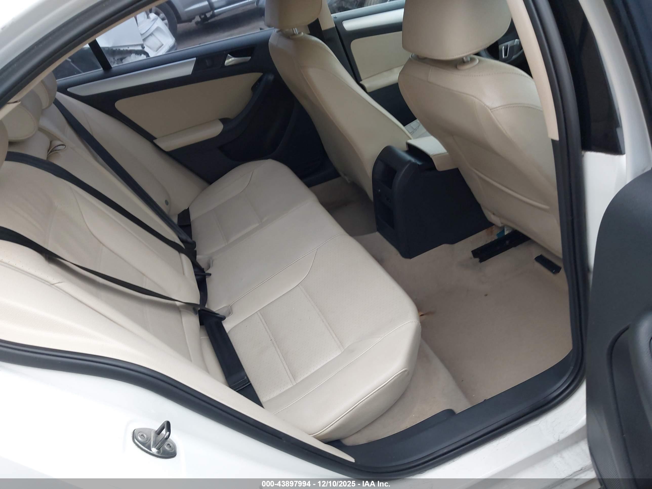 VOLKSWAGEN JETTA image 8
