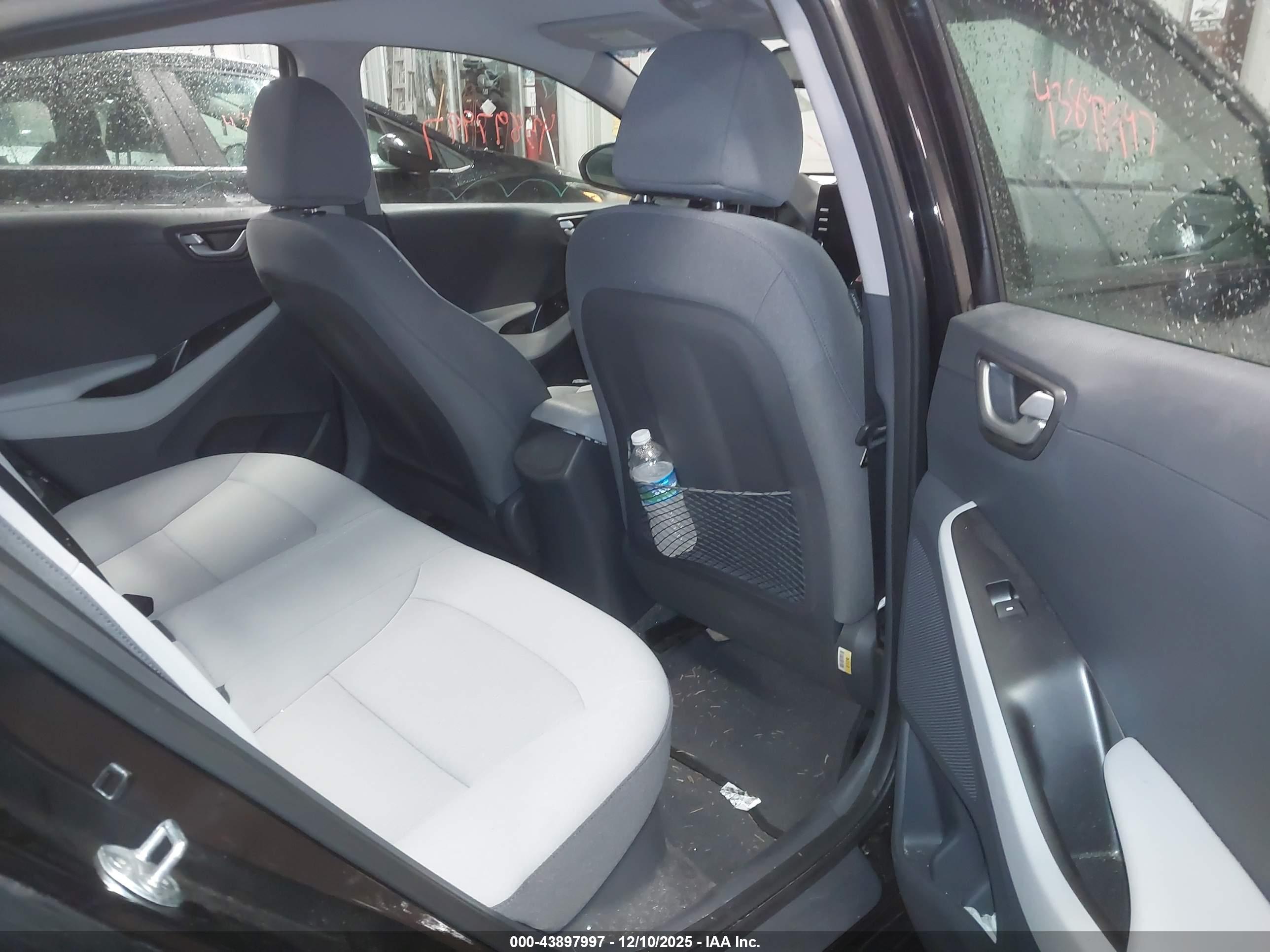 HYUNDAI IONIQ image 8