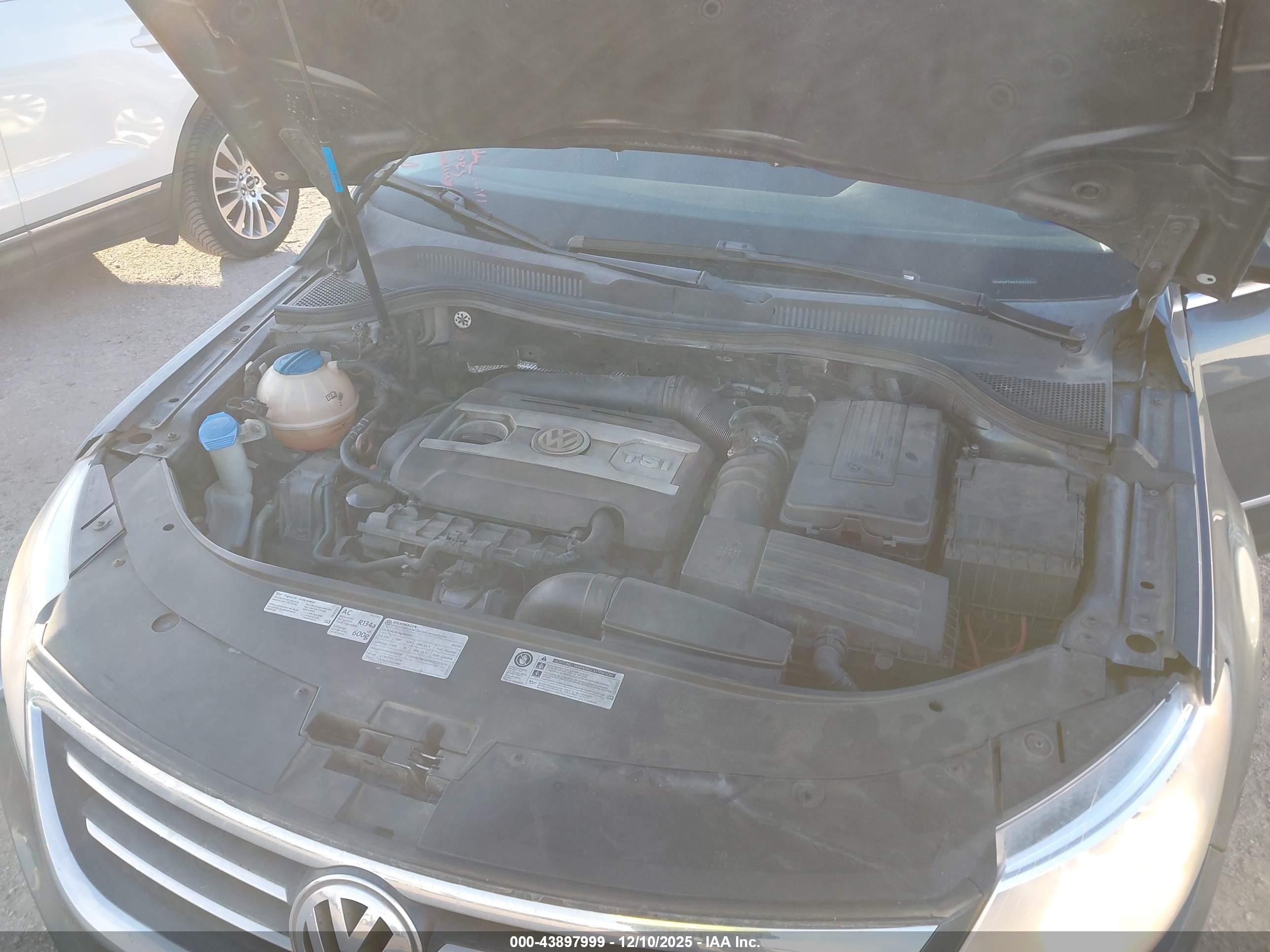 VOLKSWAGEN CC image 10