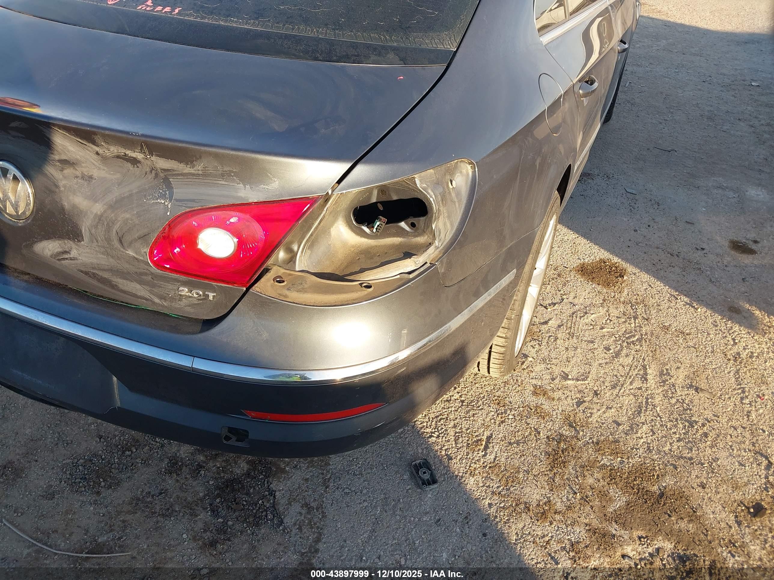 VOLKSWAGEN CC image 6