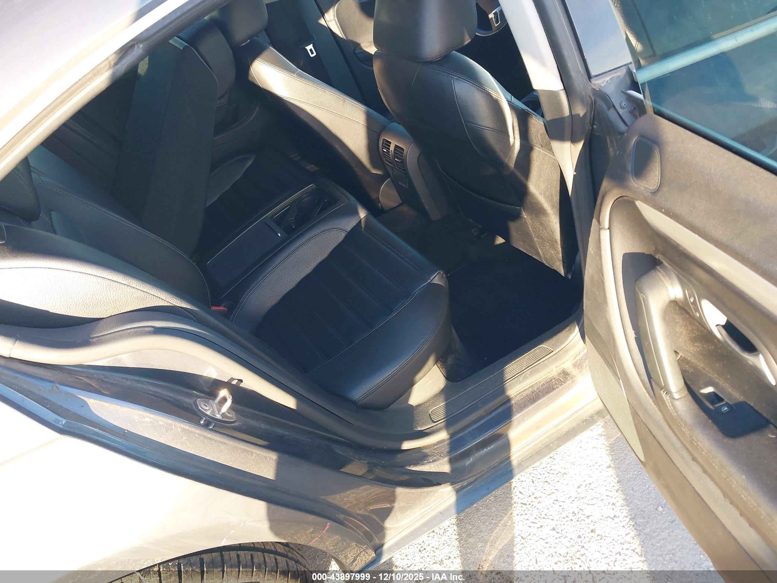 VOLKSWAGEN CC image 8