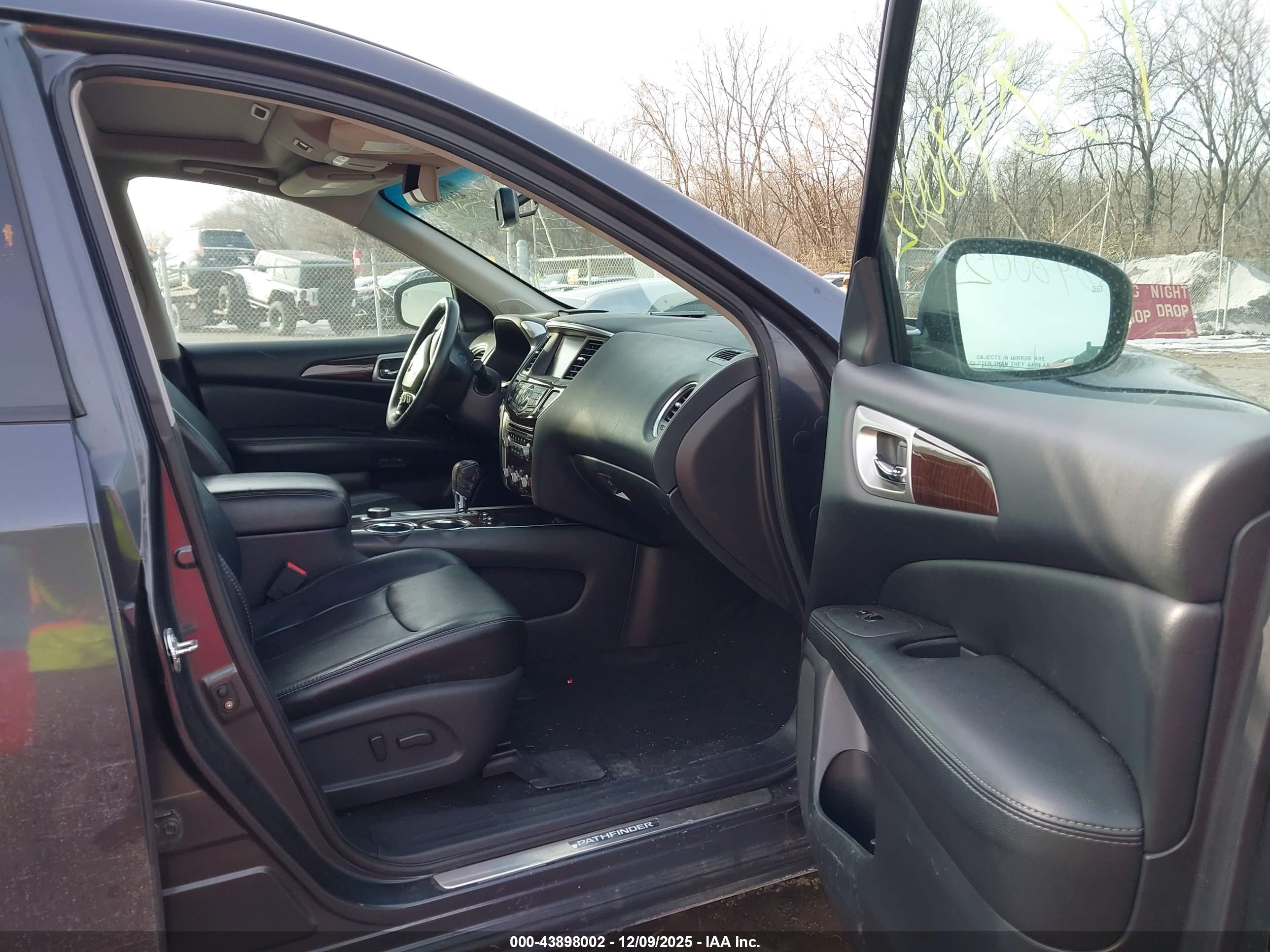 NISSAN PATHFINDER image 5