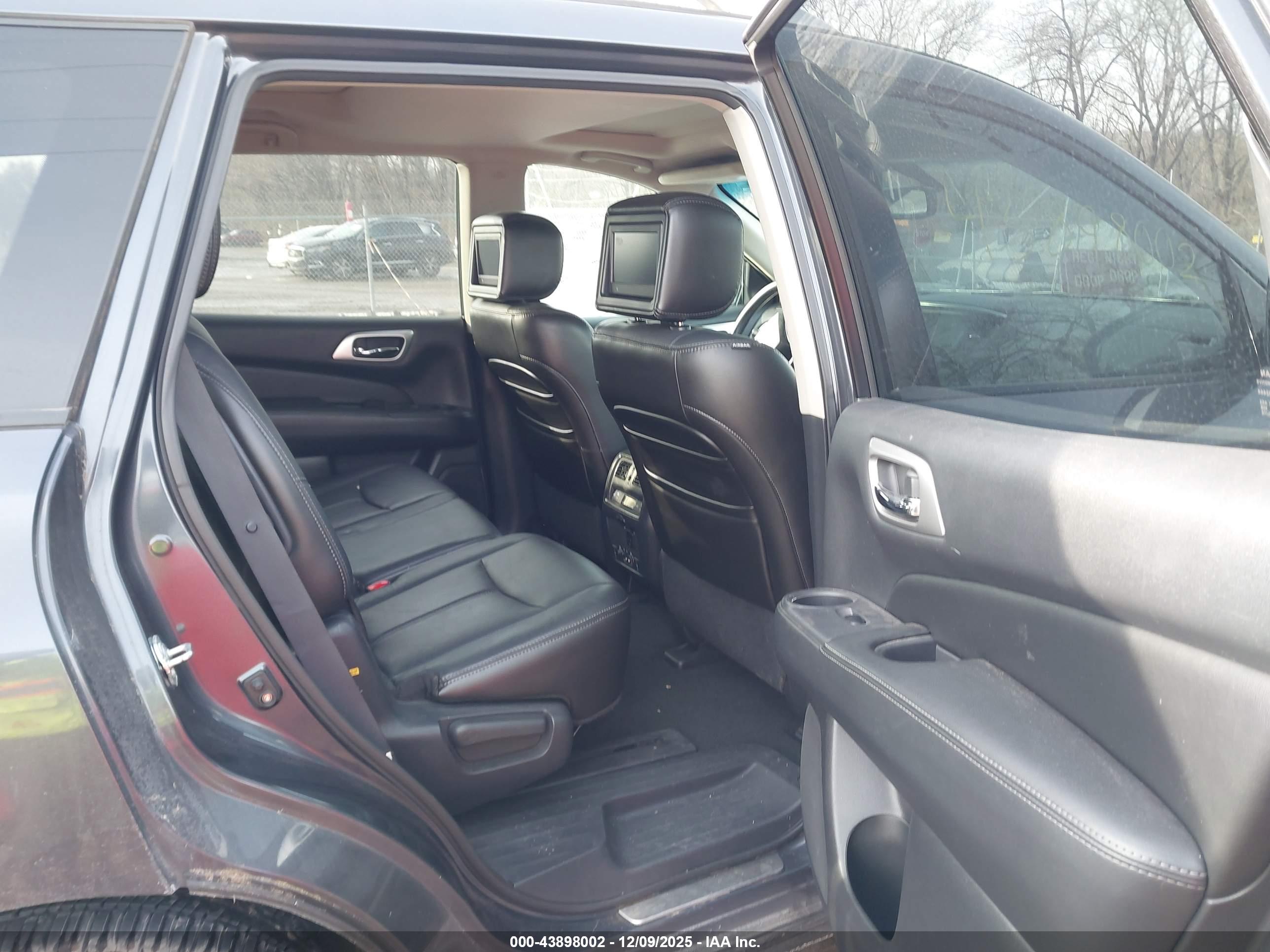 NISSAN PATHFINDER image 8