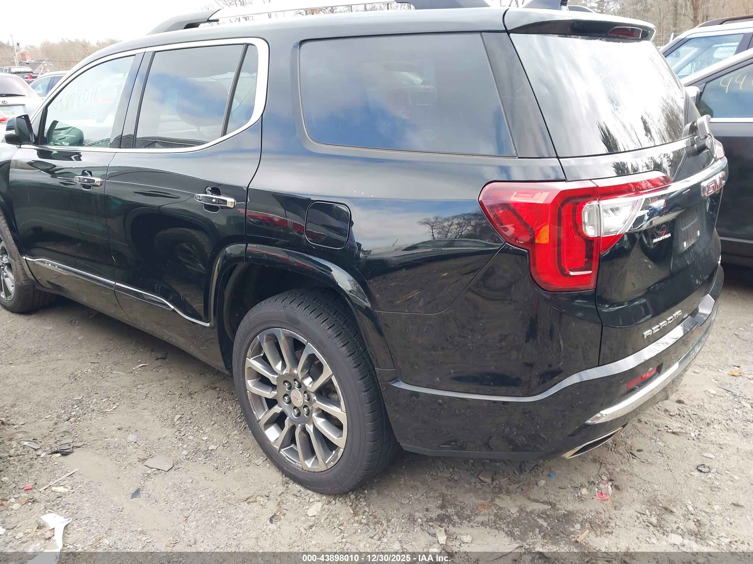 GMC ACADIA image 3