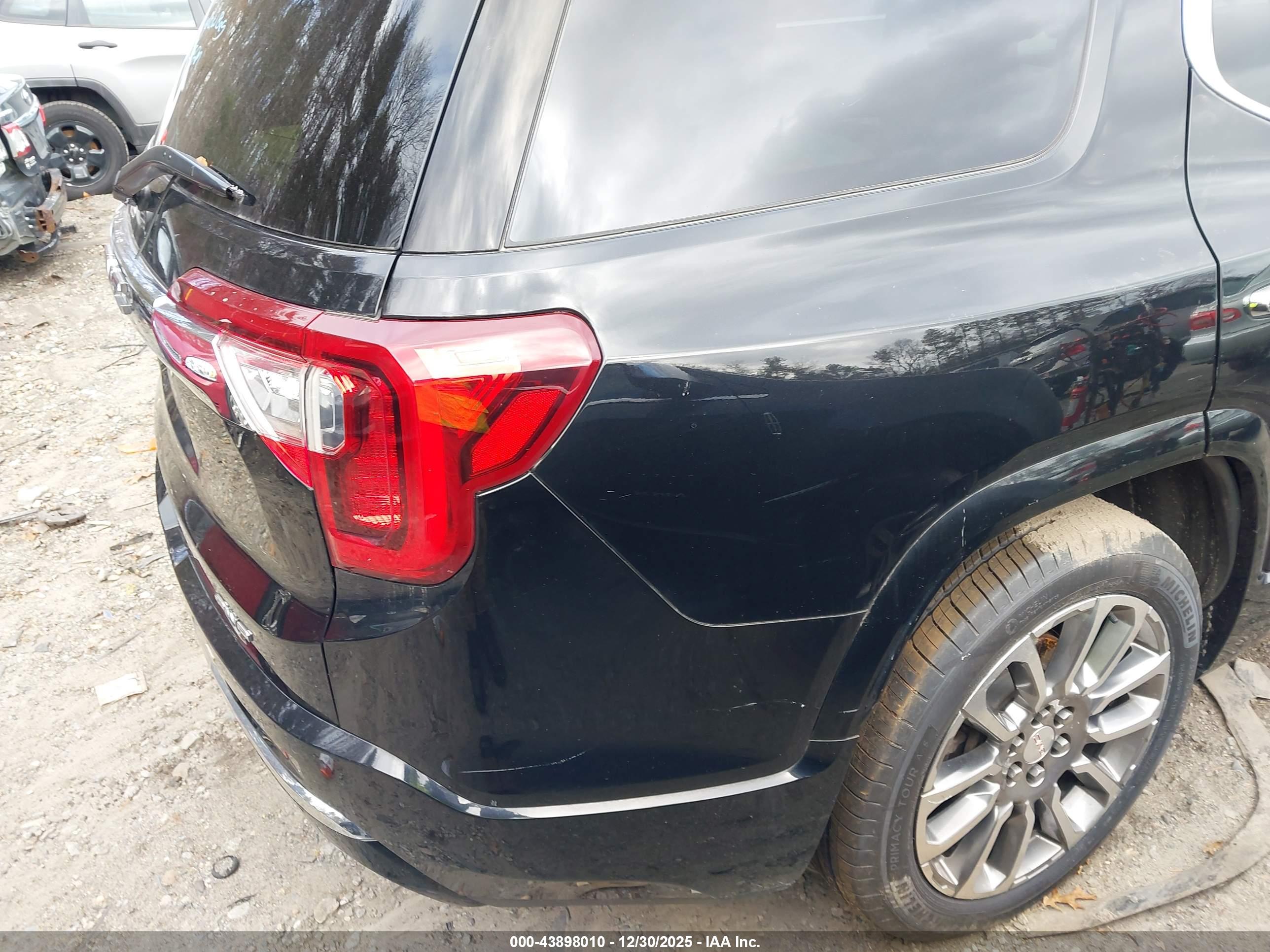 GMC ACADIA image 4