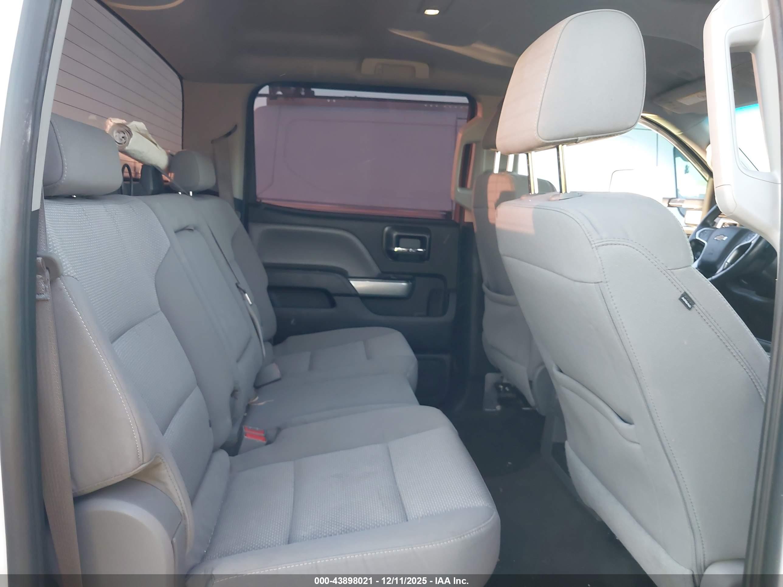 CHEVROLET SILVERADO image 8