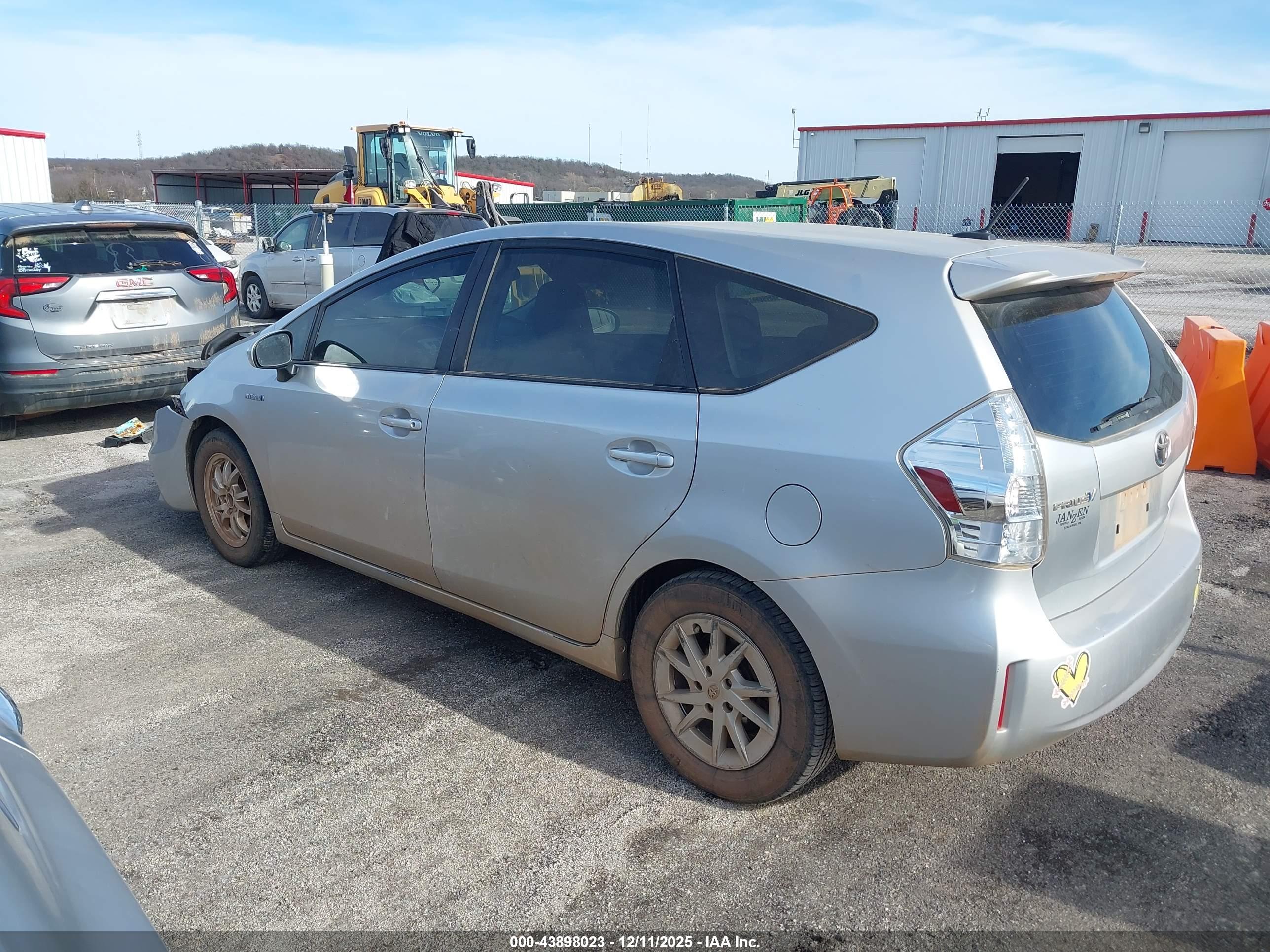 TOYOTA PRIUS image 3