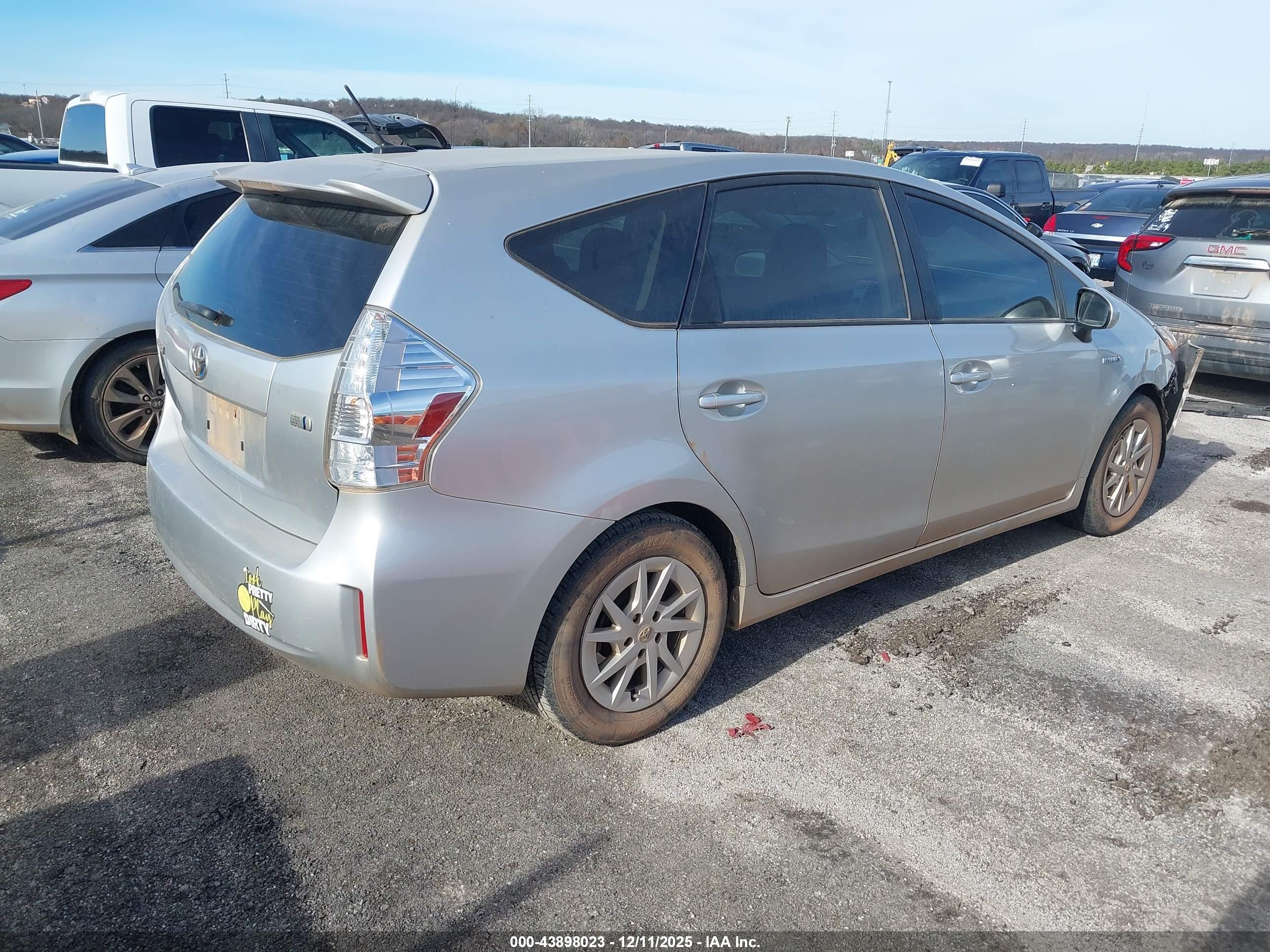 TOYOTA PRIUS image 4
