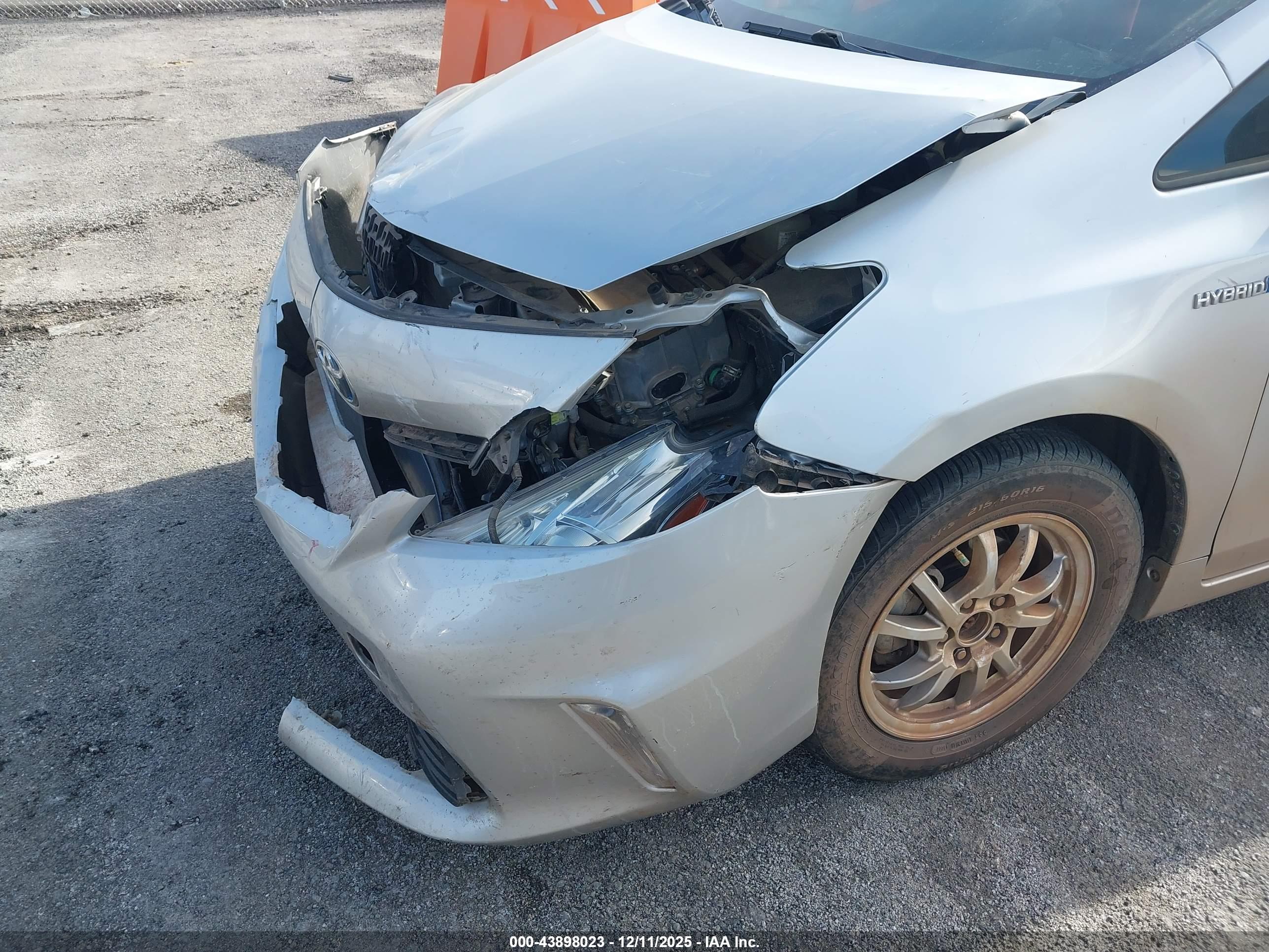TOYOTA PRIUS image 6