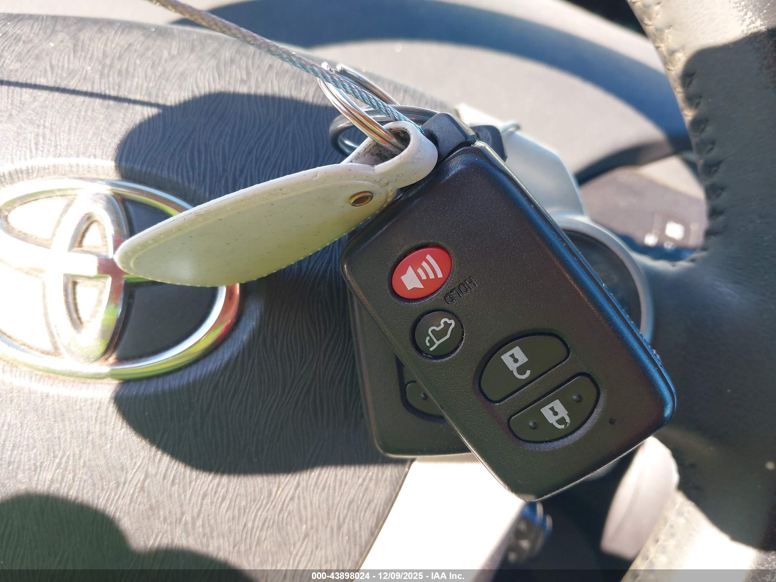 TOYOTA PRIUS image 11