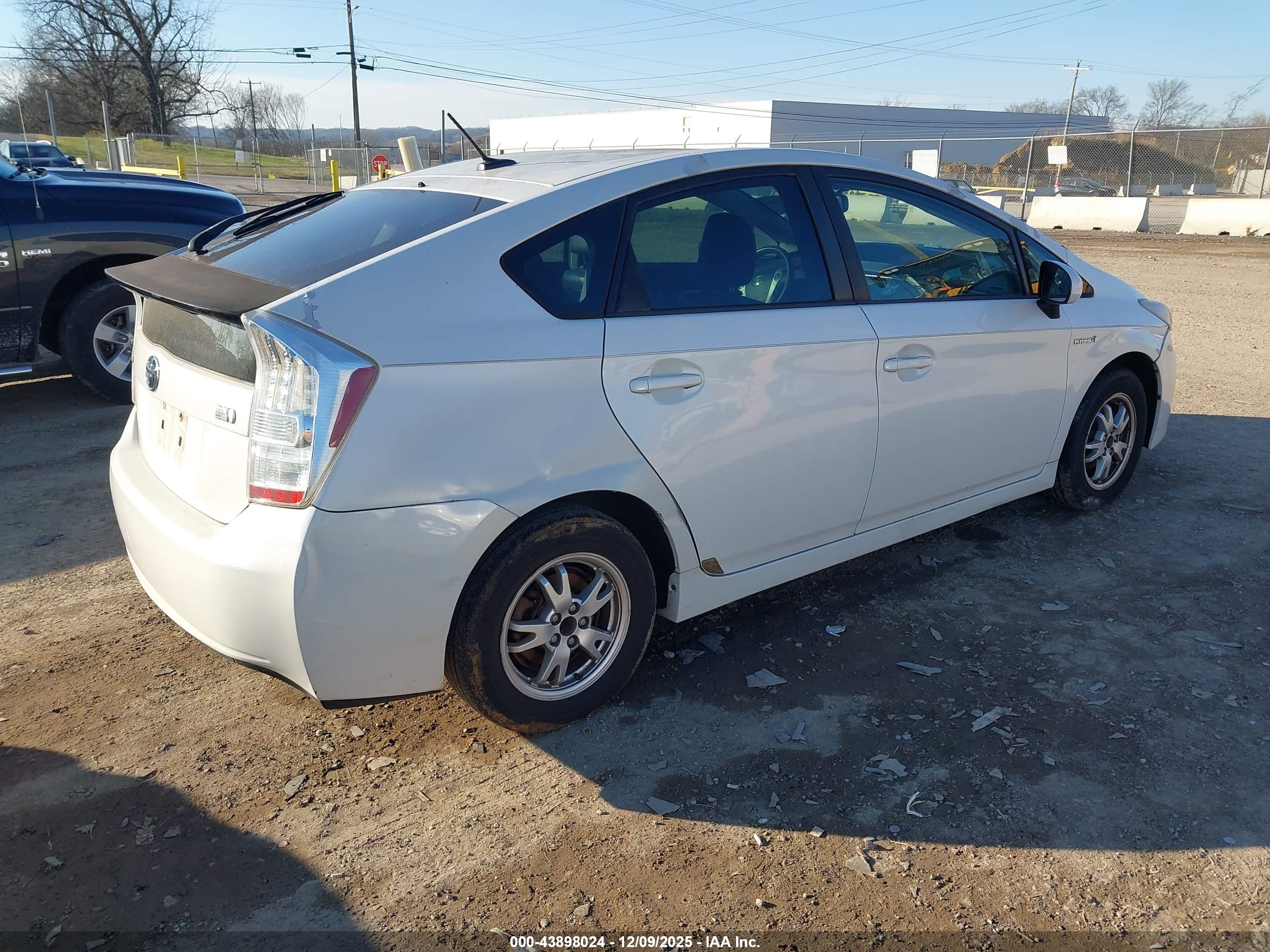 TOYOTA PRIUS image 4