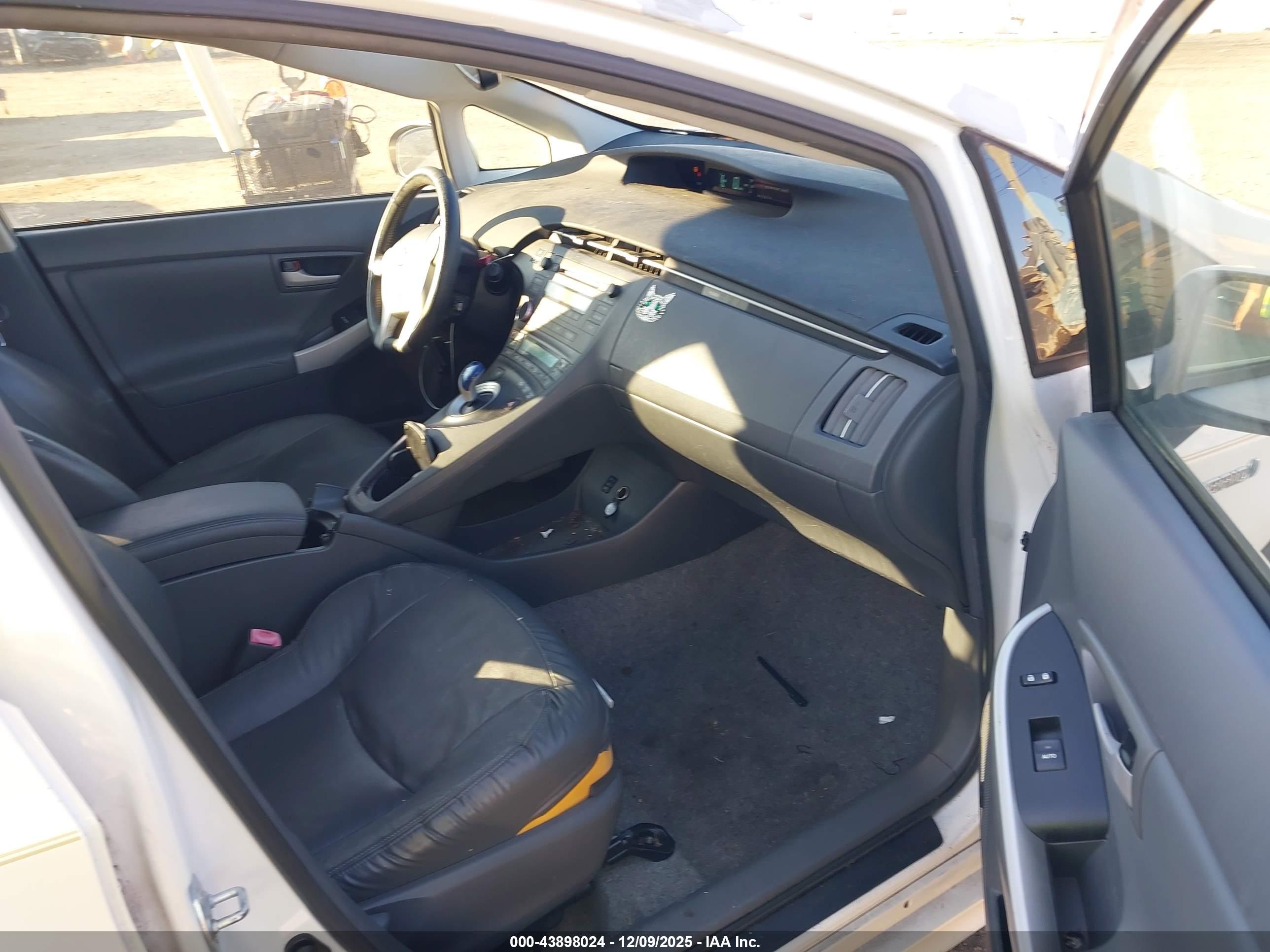 TOYOTA PRIUS image 5