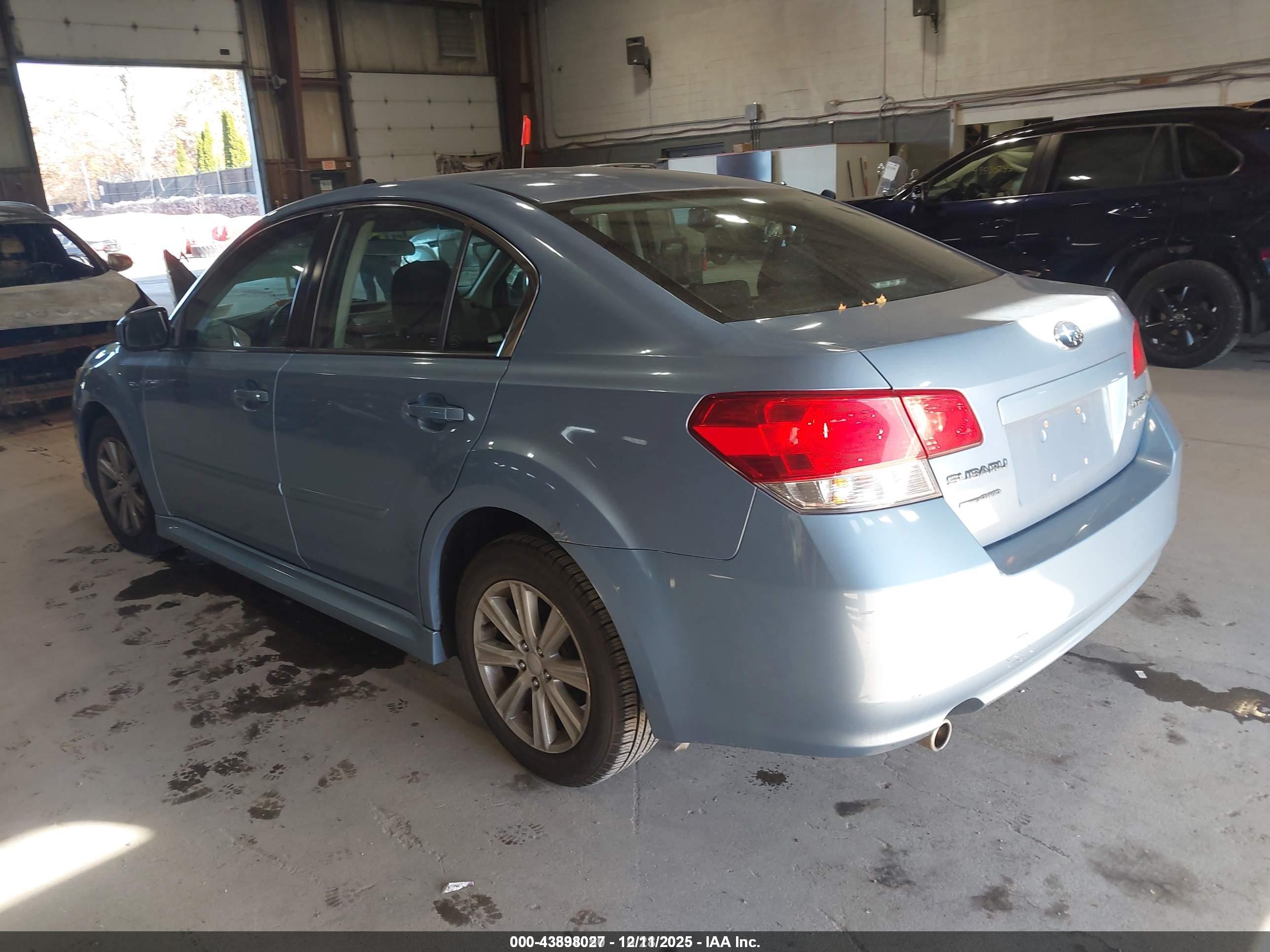 SUBARU LEGACY image 3