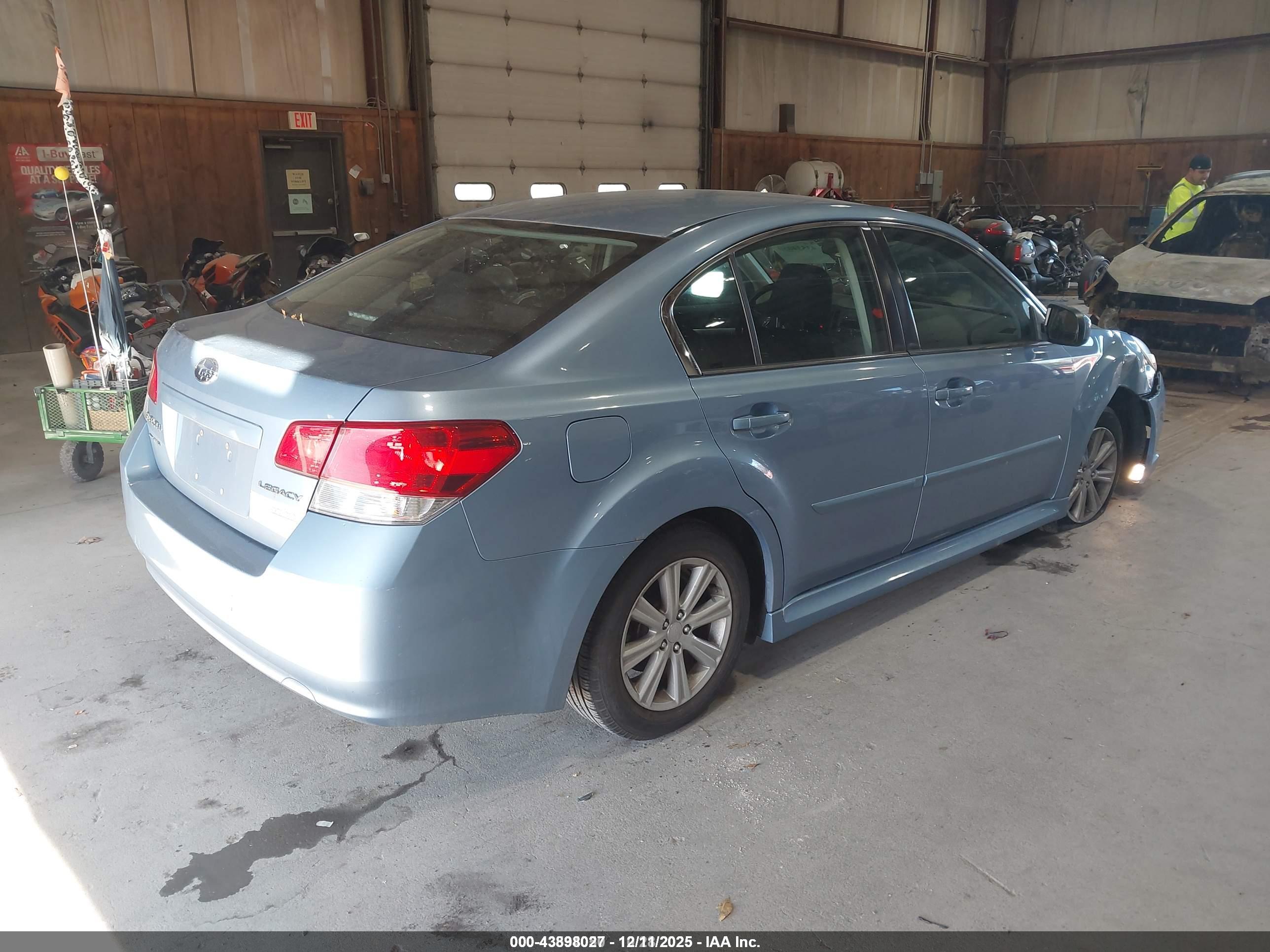 SUBARU LEGACY image 4