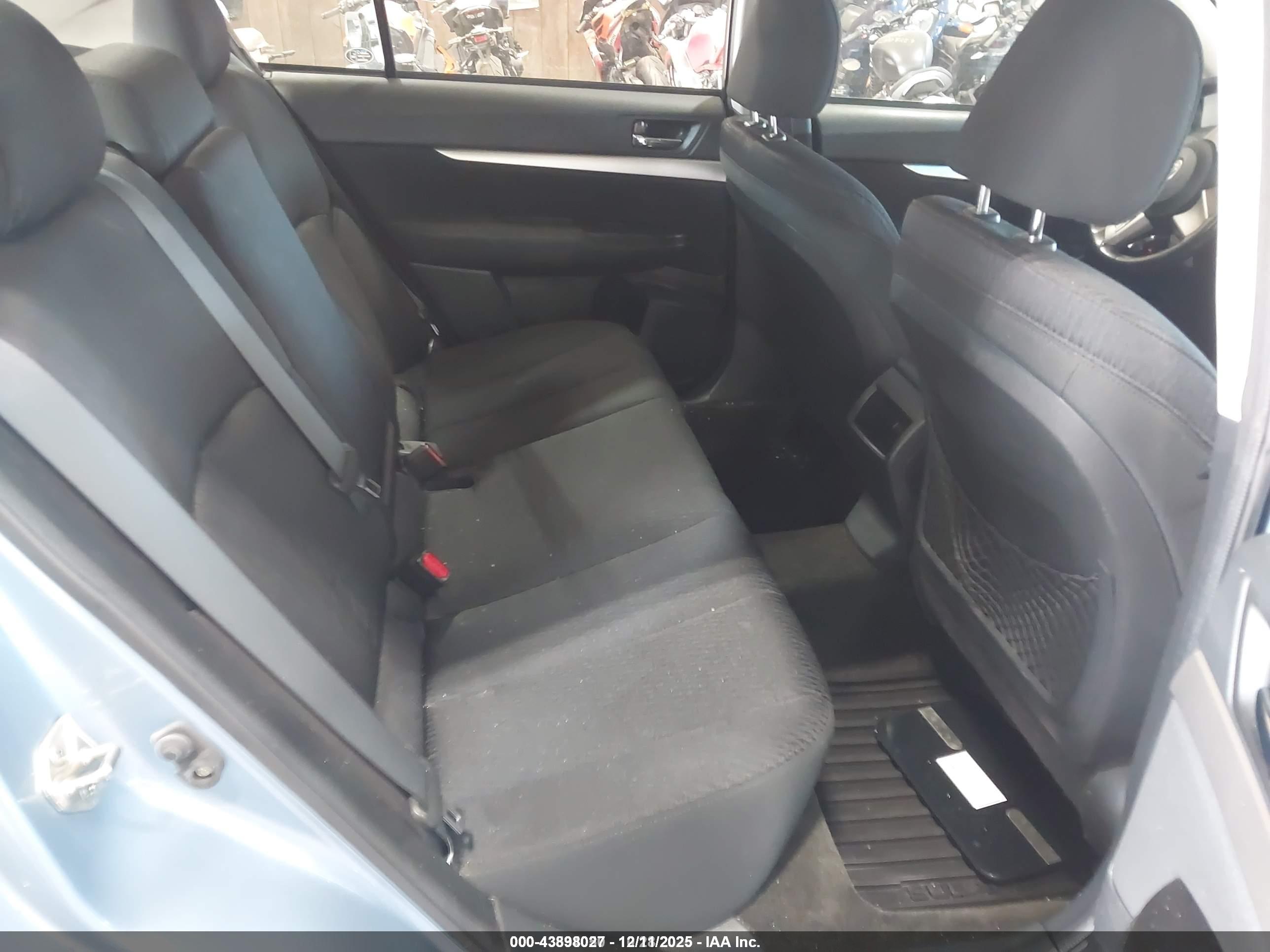 SUBARU LEGACY image 8