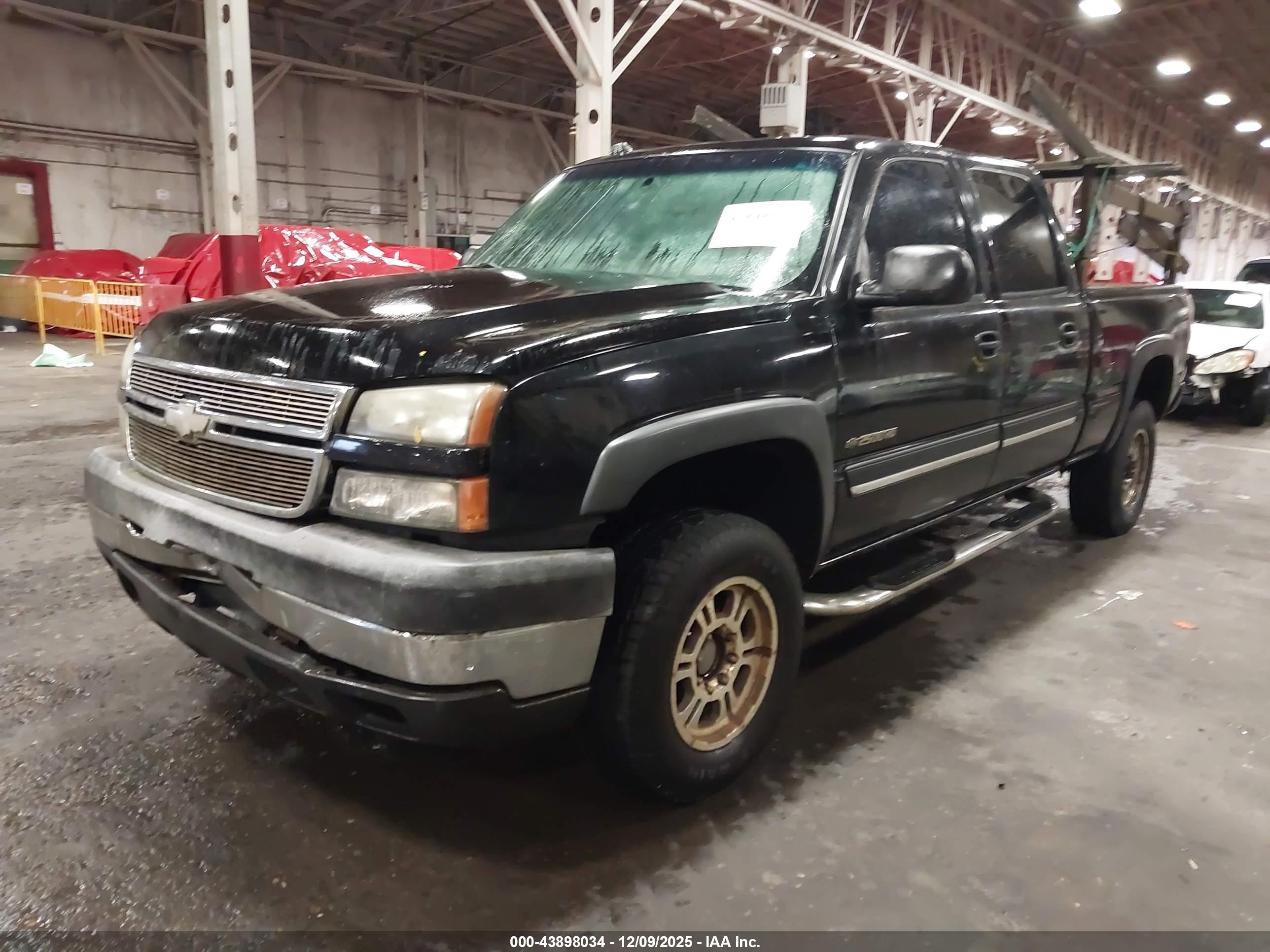 CHEVROLET SILVERADO image 2