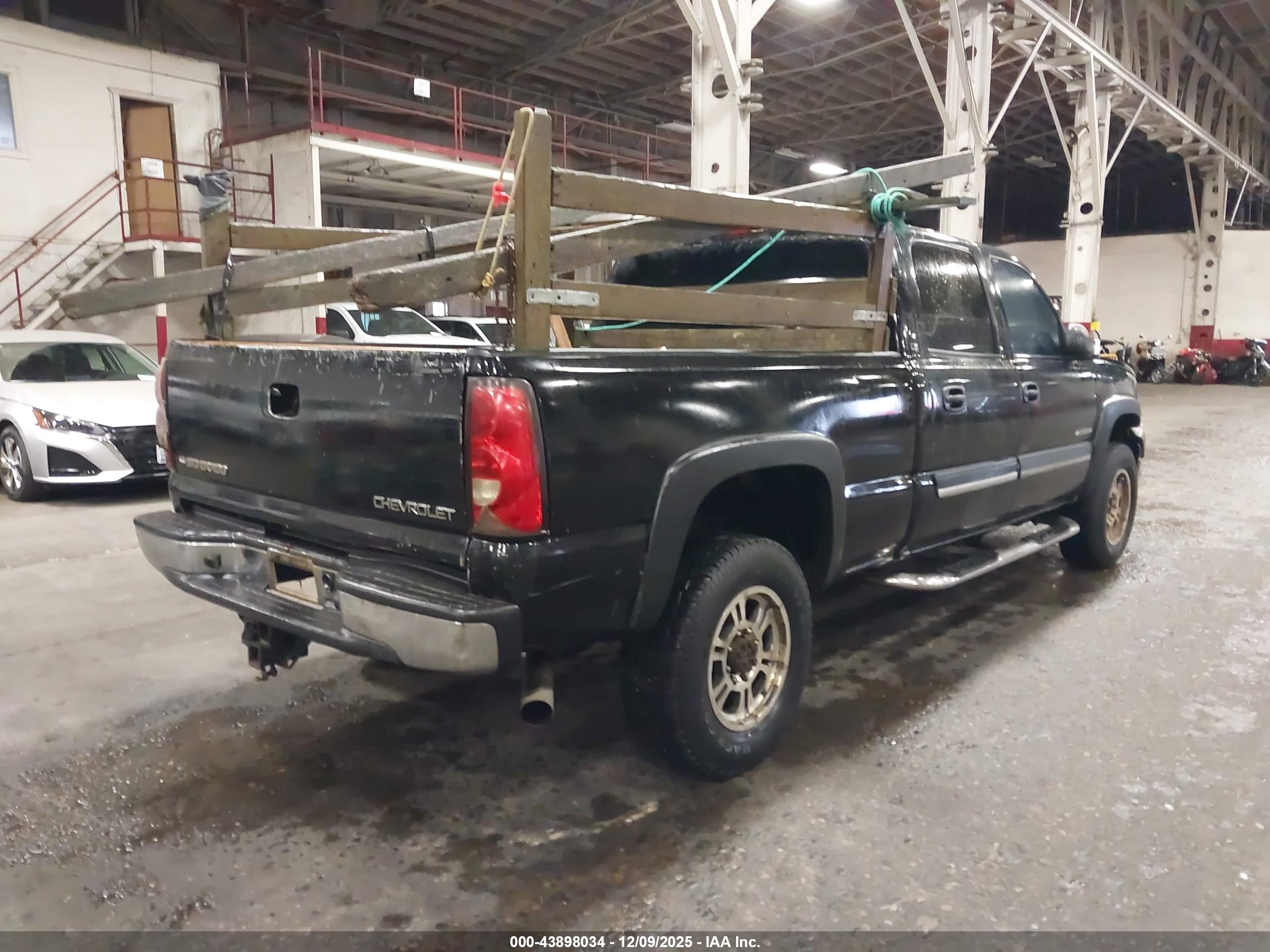 CHEVROLET SILVERADO image 4