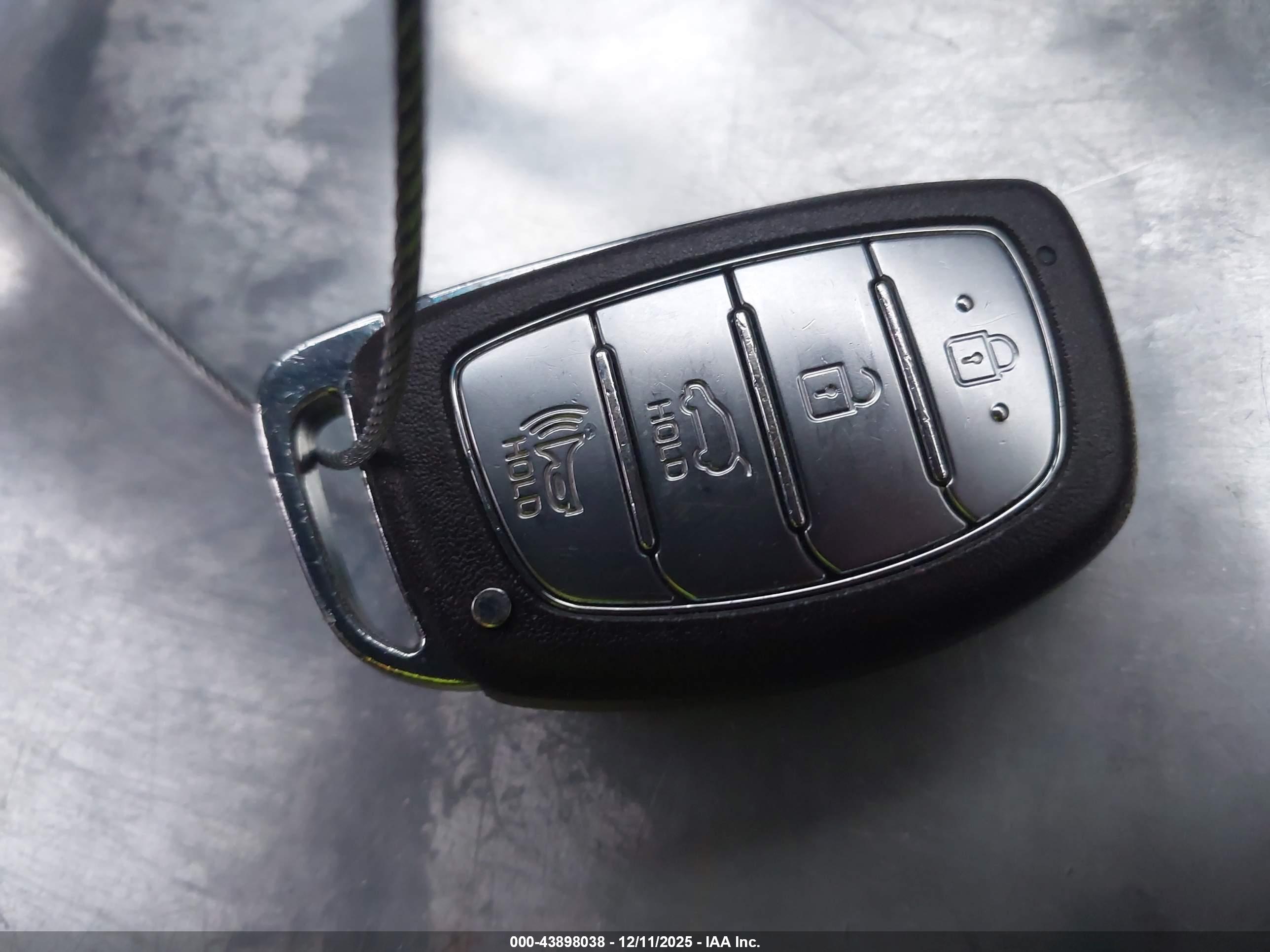 HYUNDAI TUCSON image 11