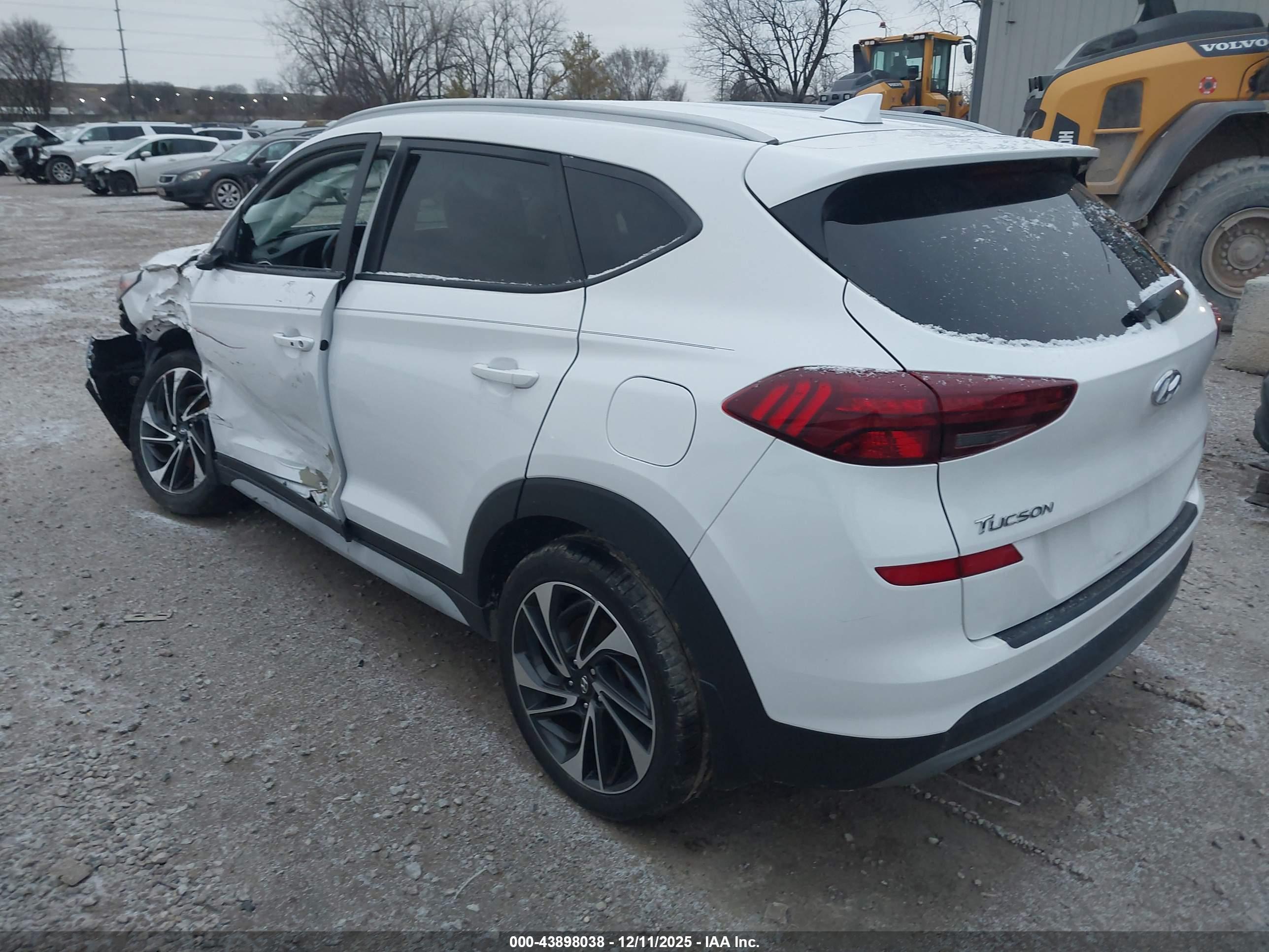 HYUNDAI TUCSON image 3