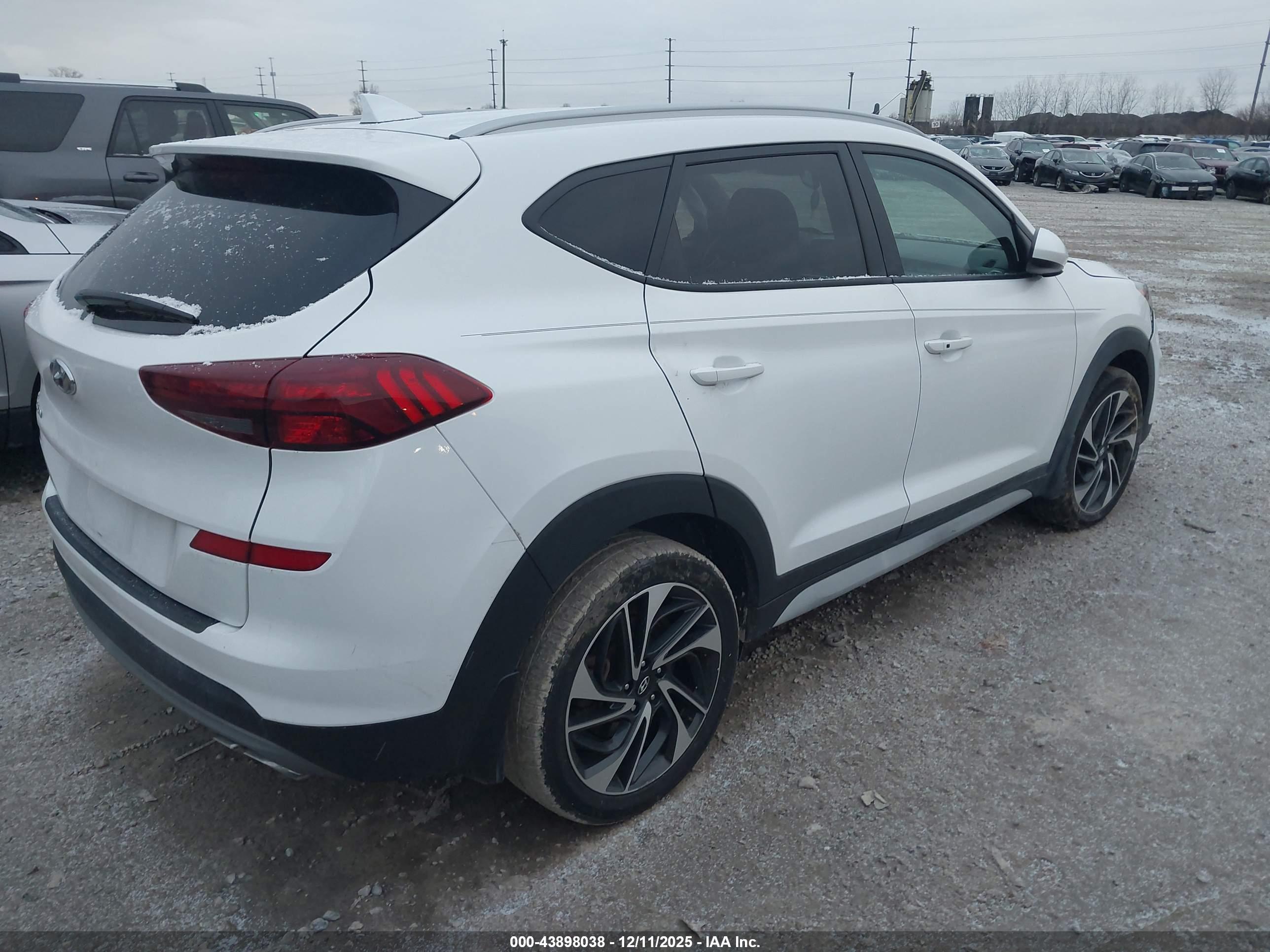 HYUNDAI TUCSON image 4