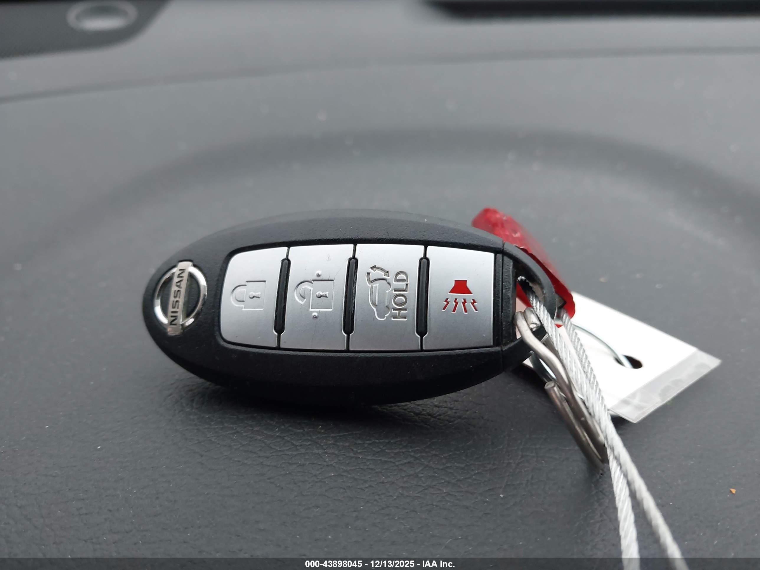 NISSAN ROGUE image 11