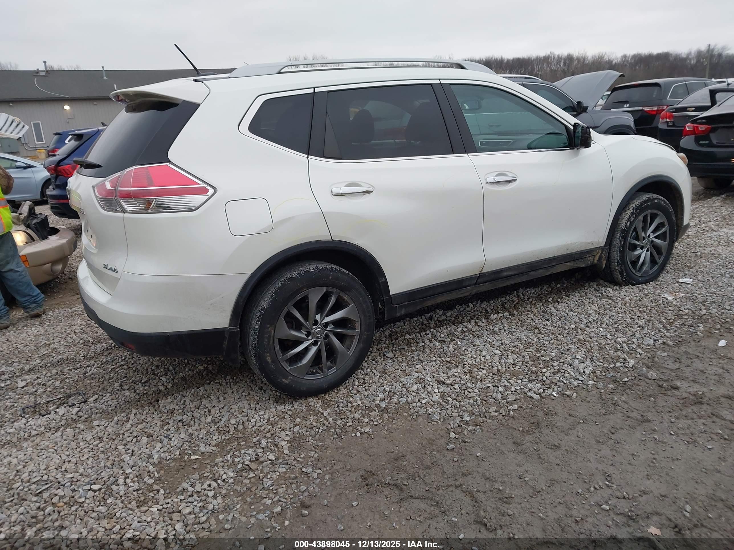 NISSAN ROGUE image 4