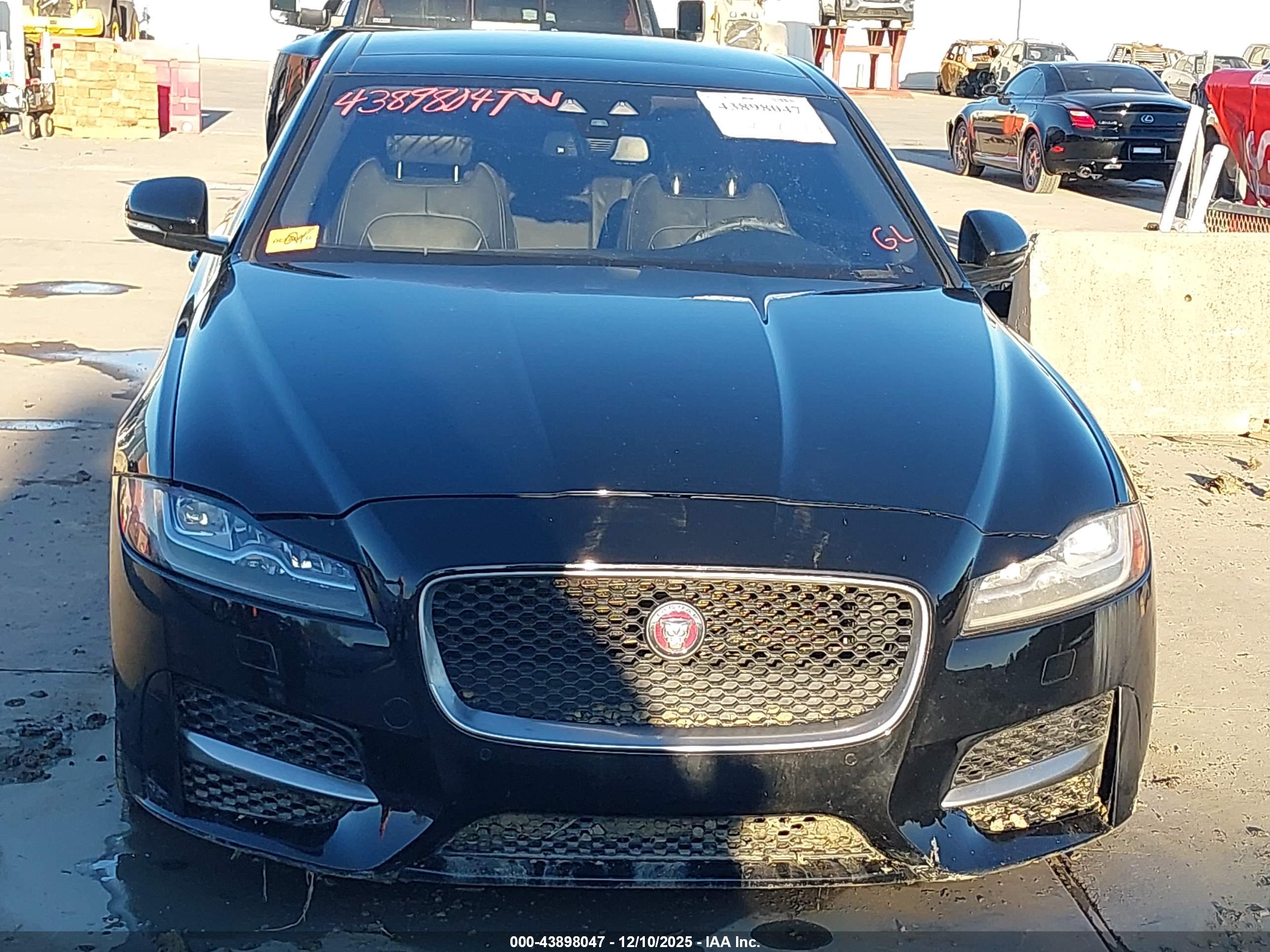 JAGUAR XF image 6