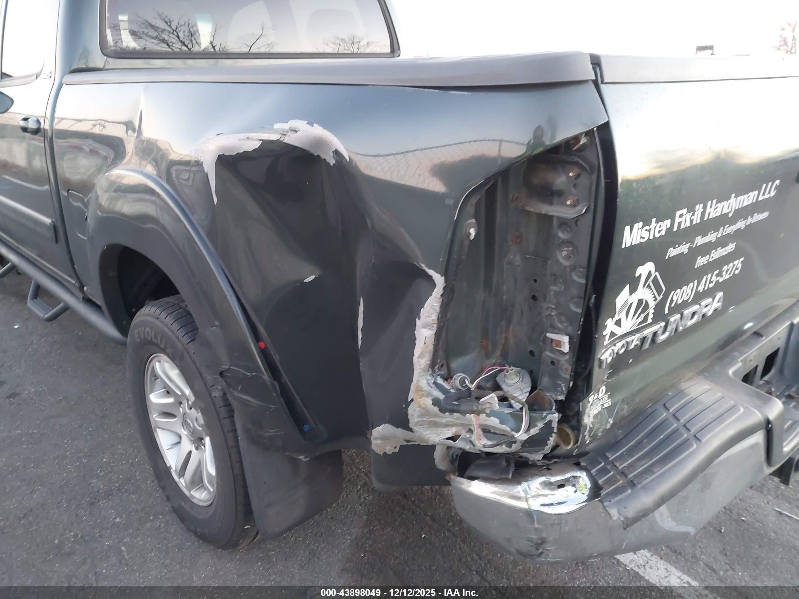 TOYOTA TUNDRA image 6