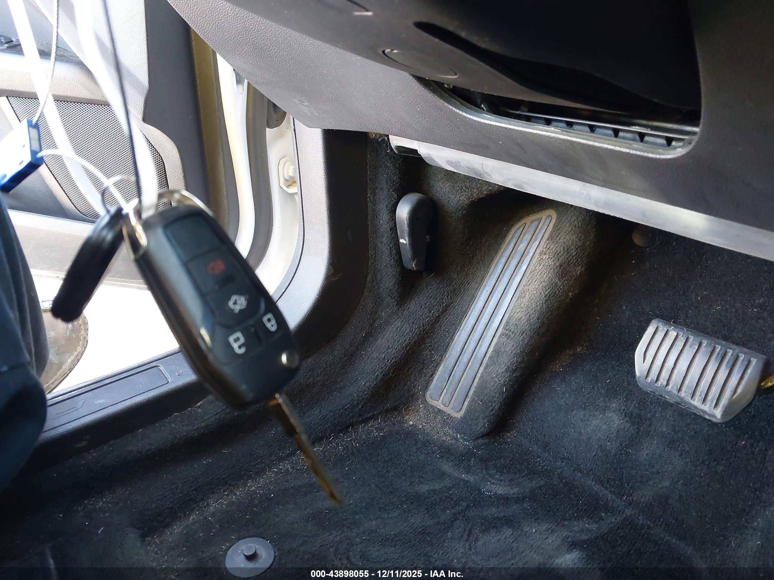 FORD FUSION image 11