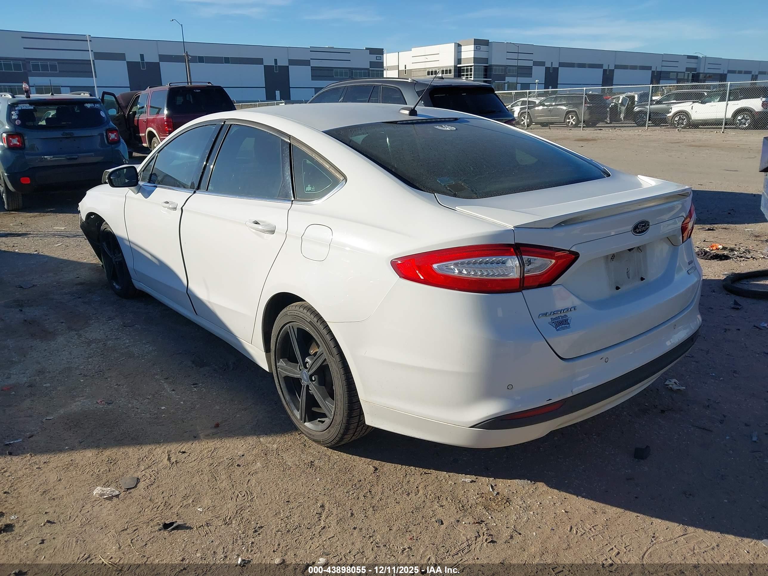 FORD FUSION image 3