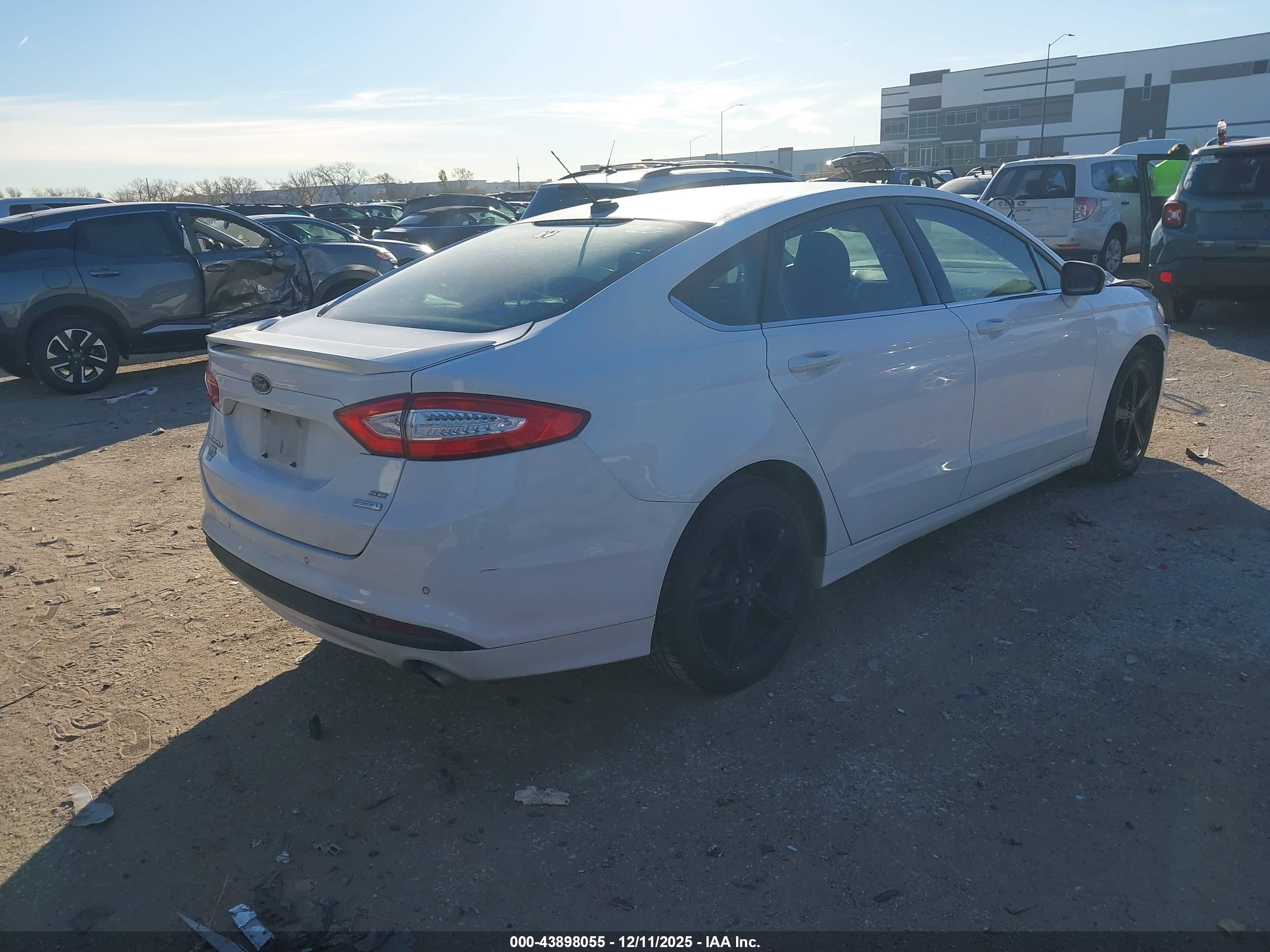 FORD FUSION image 4