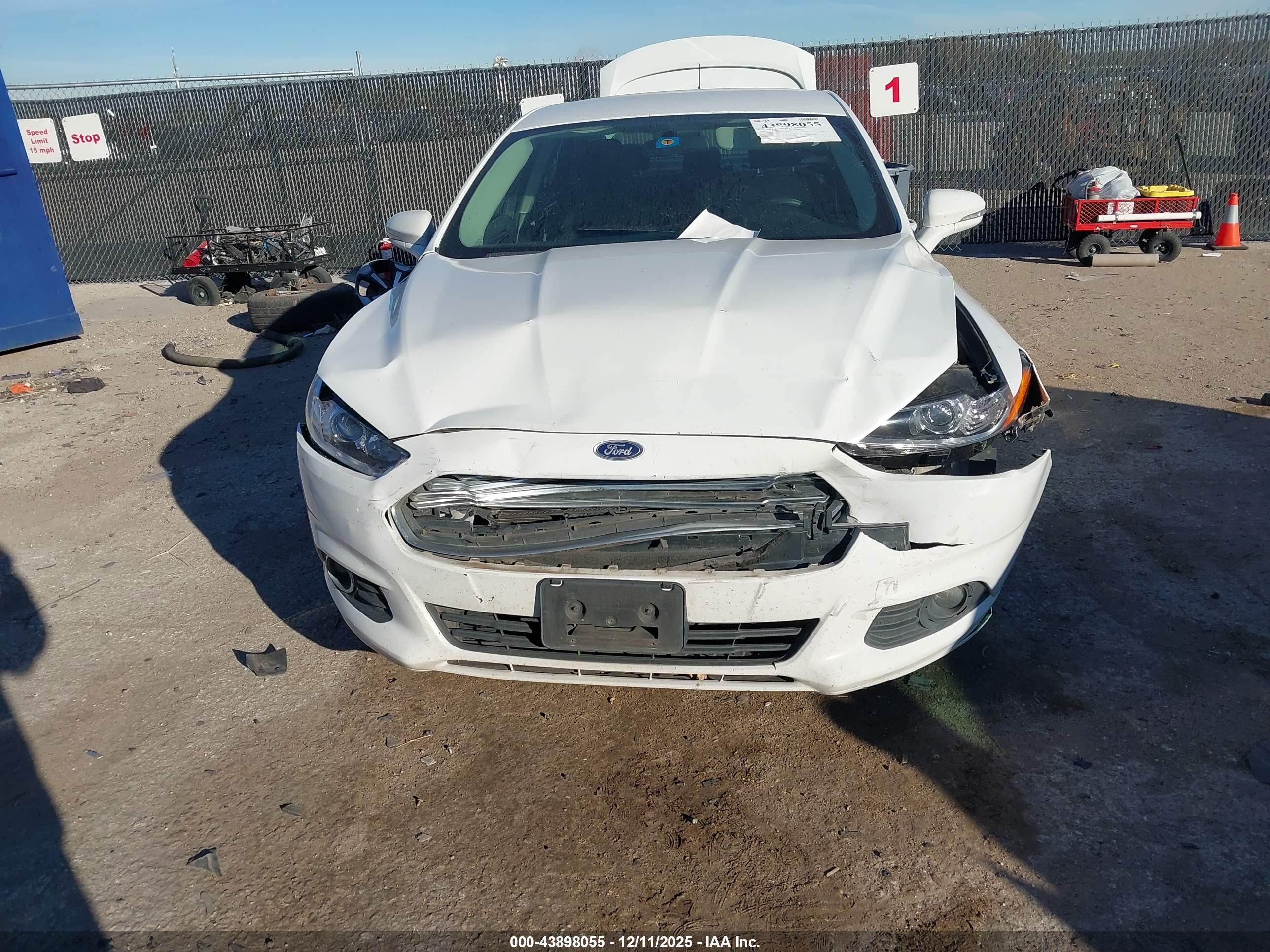 FORD FUSION image 6