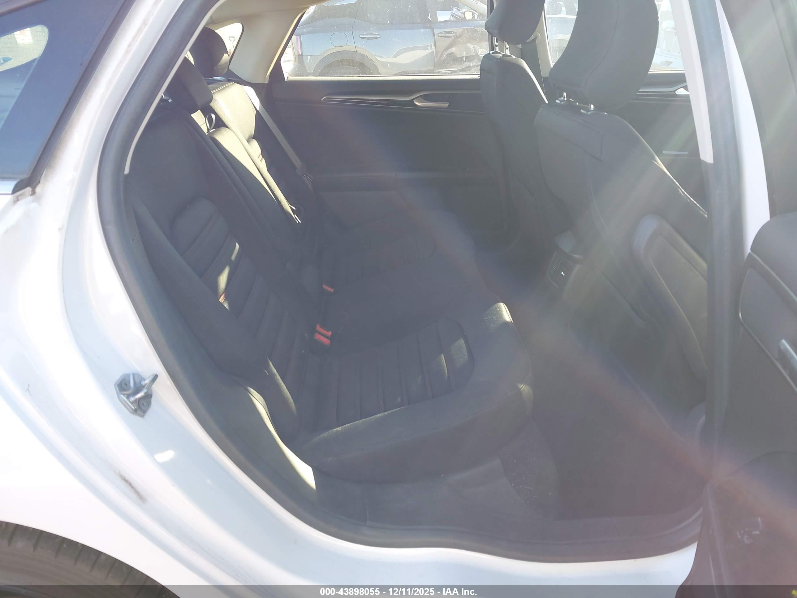 FORD FUSION image 8