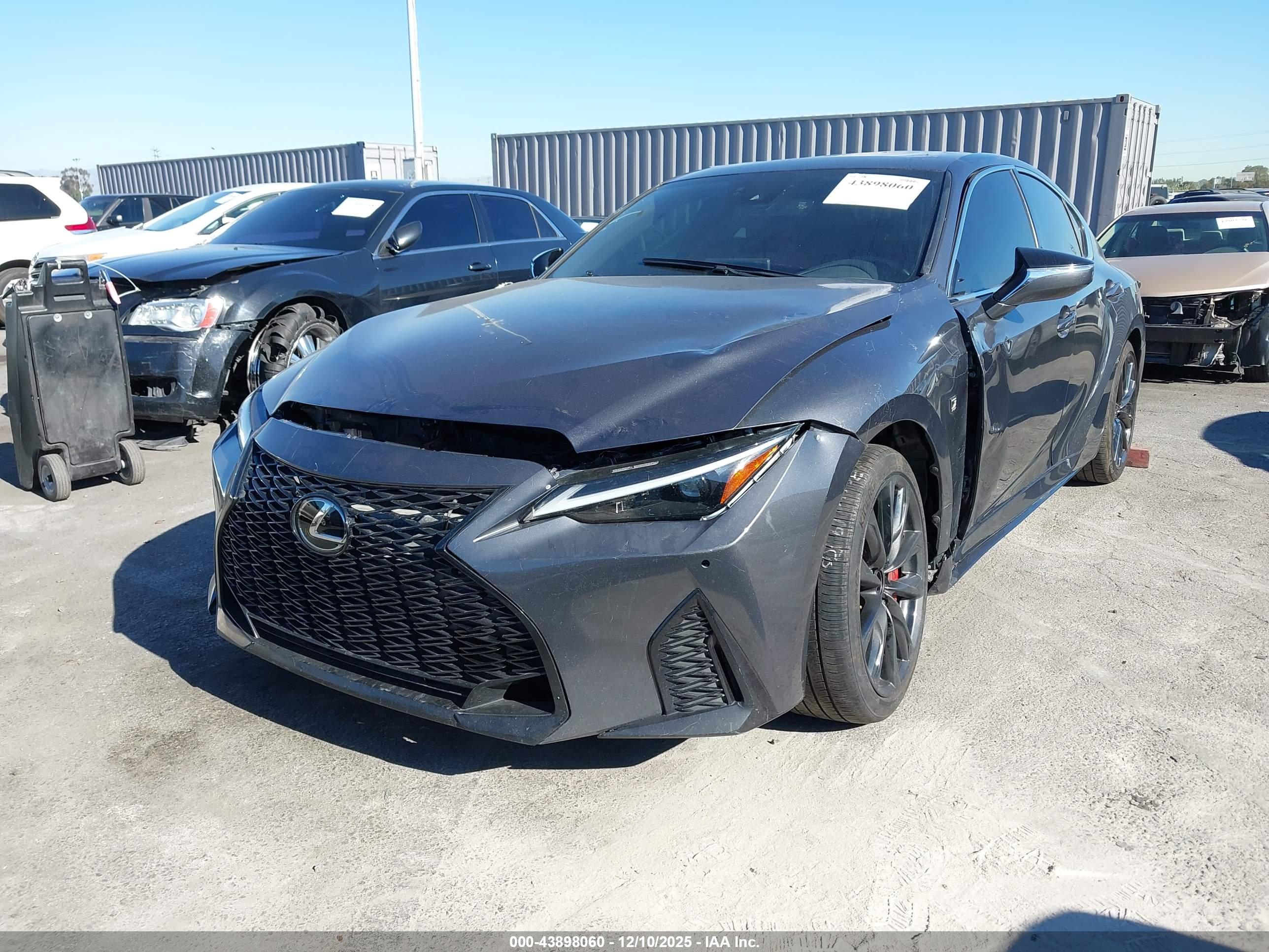 LEXUS IS image 2