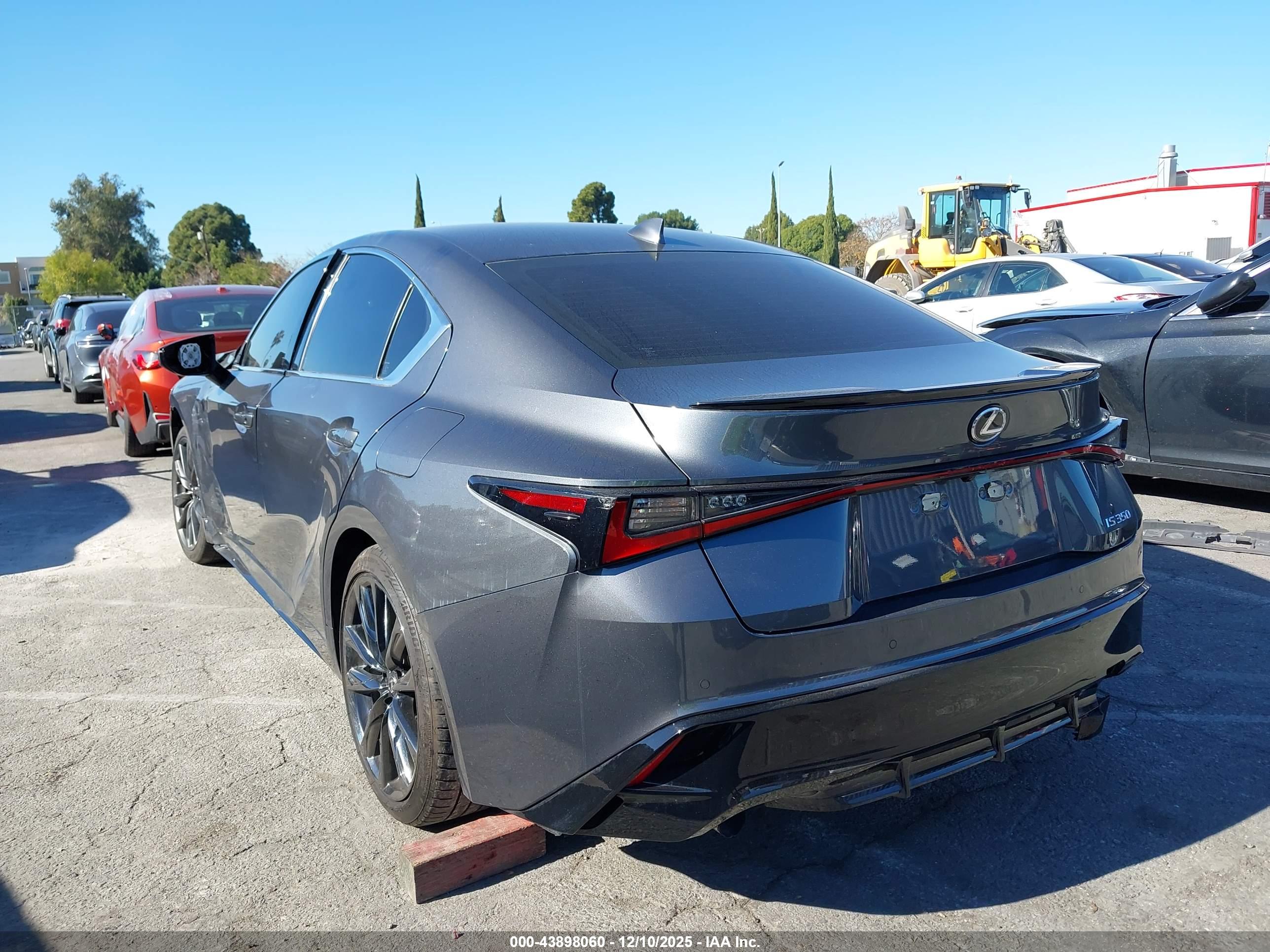 LEXUS IS image 3