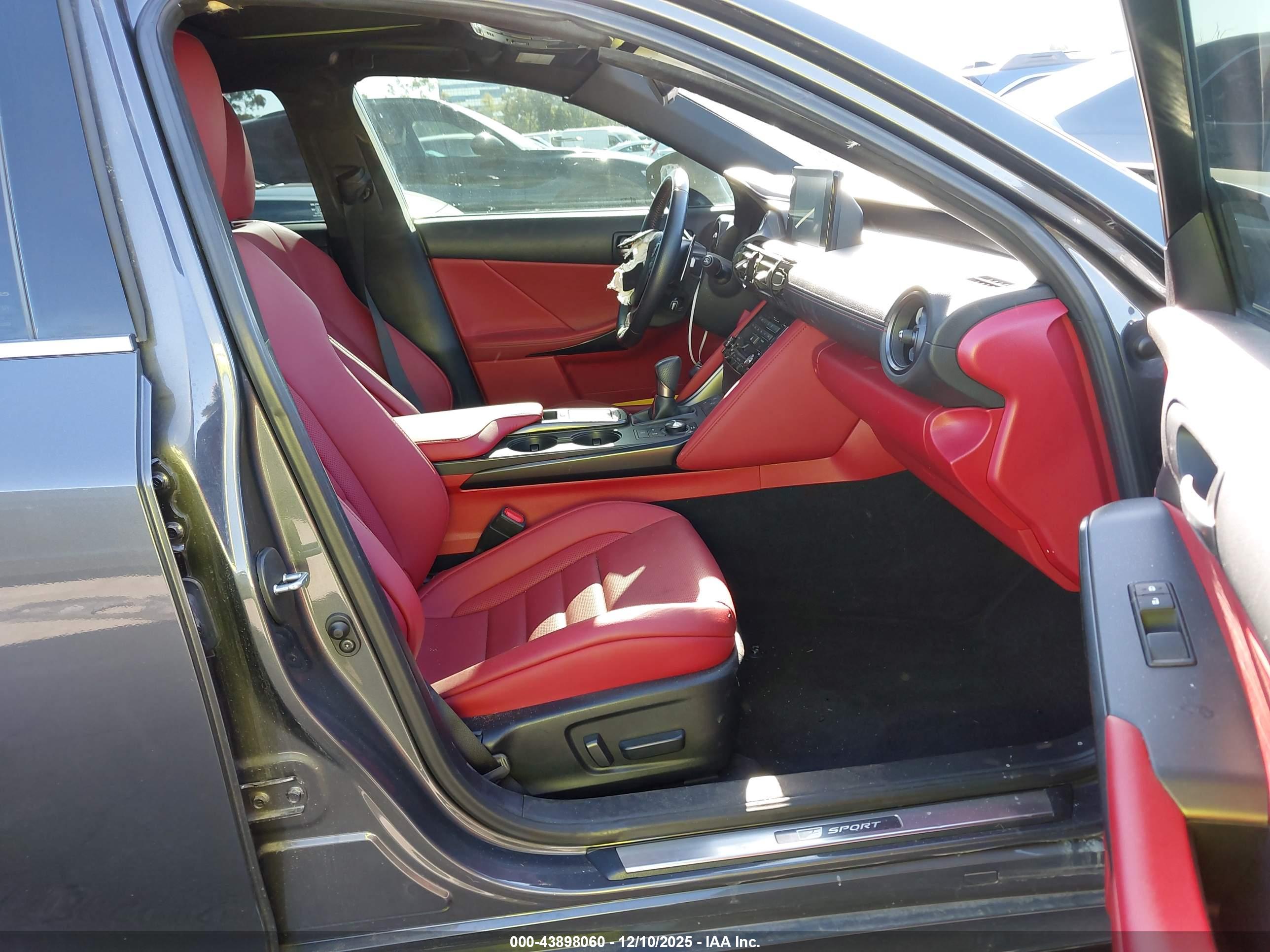 LEXUS IS image 5