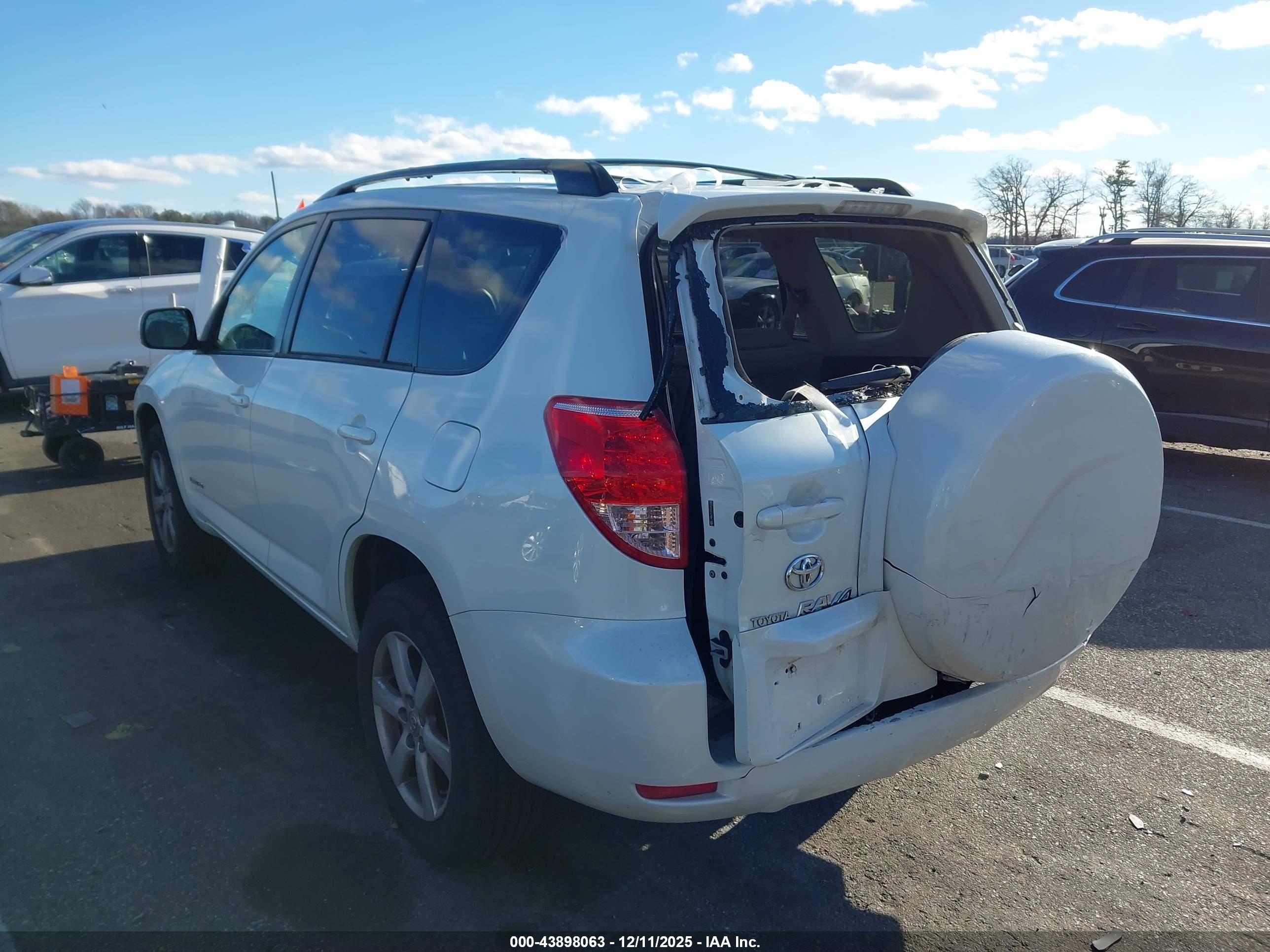 TOYOTA RAV4 image 3