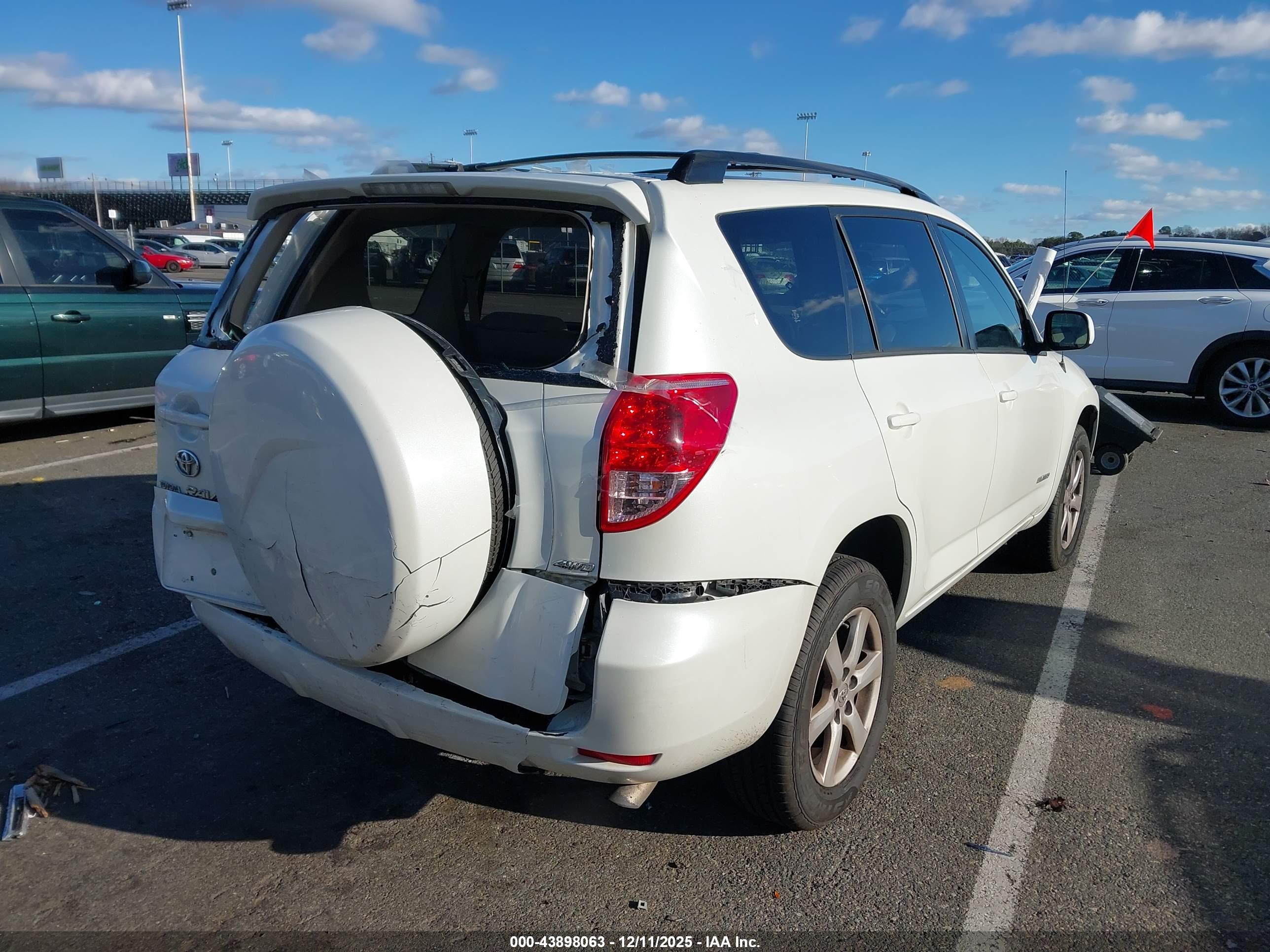TOYOTA RAV4 image 4