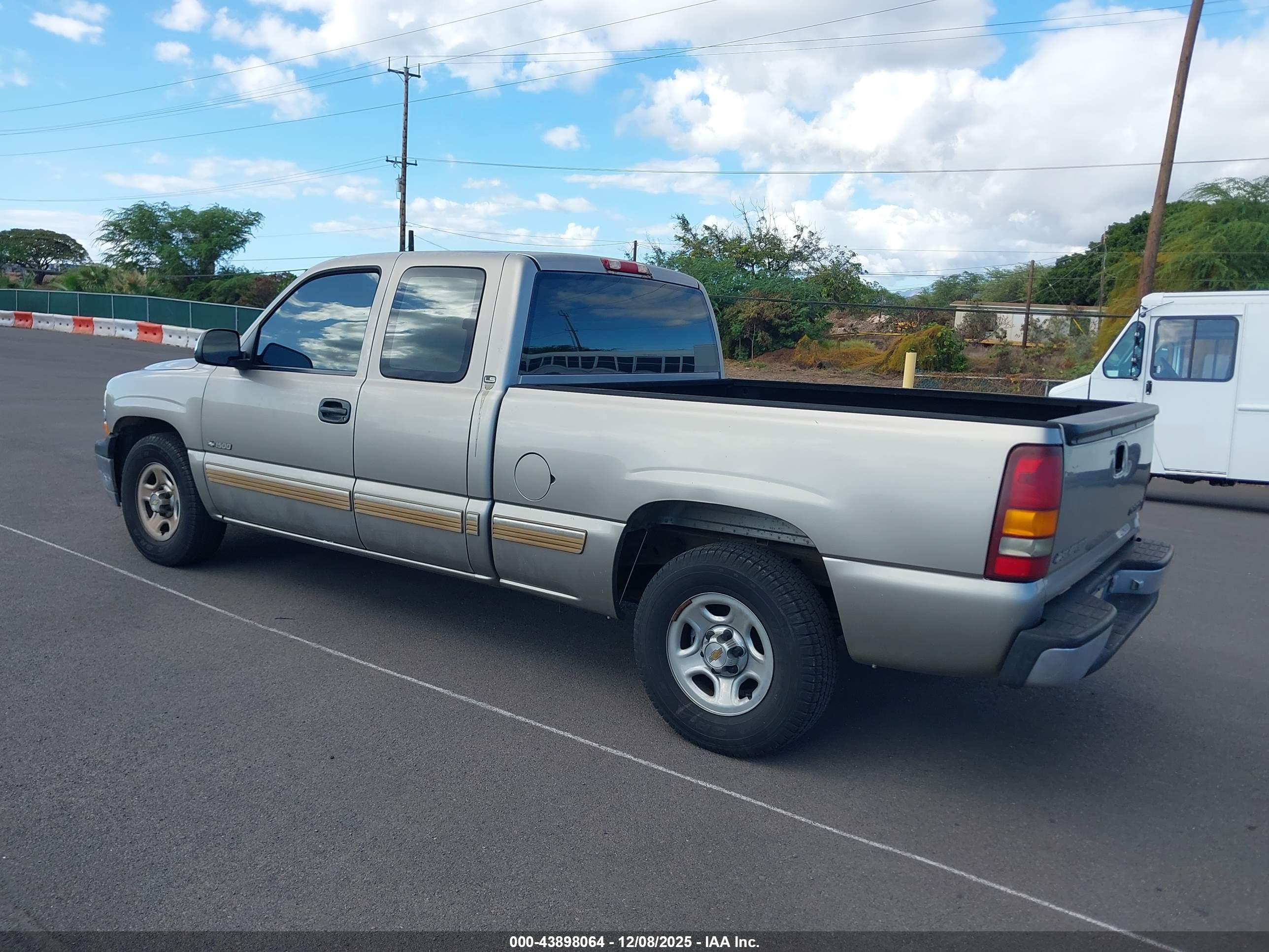 CHEVROLET SILVERADO image 3