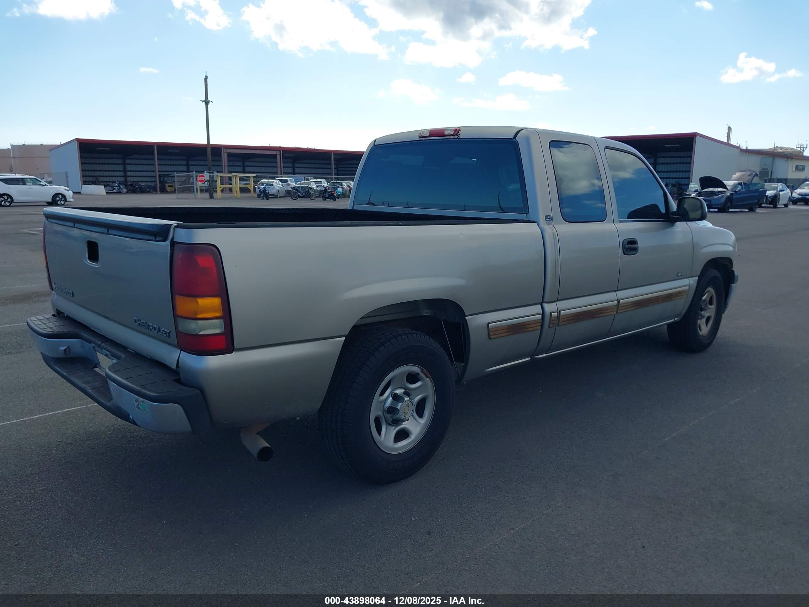 CHEVROLET SILVERADO image 4