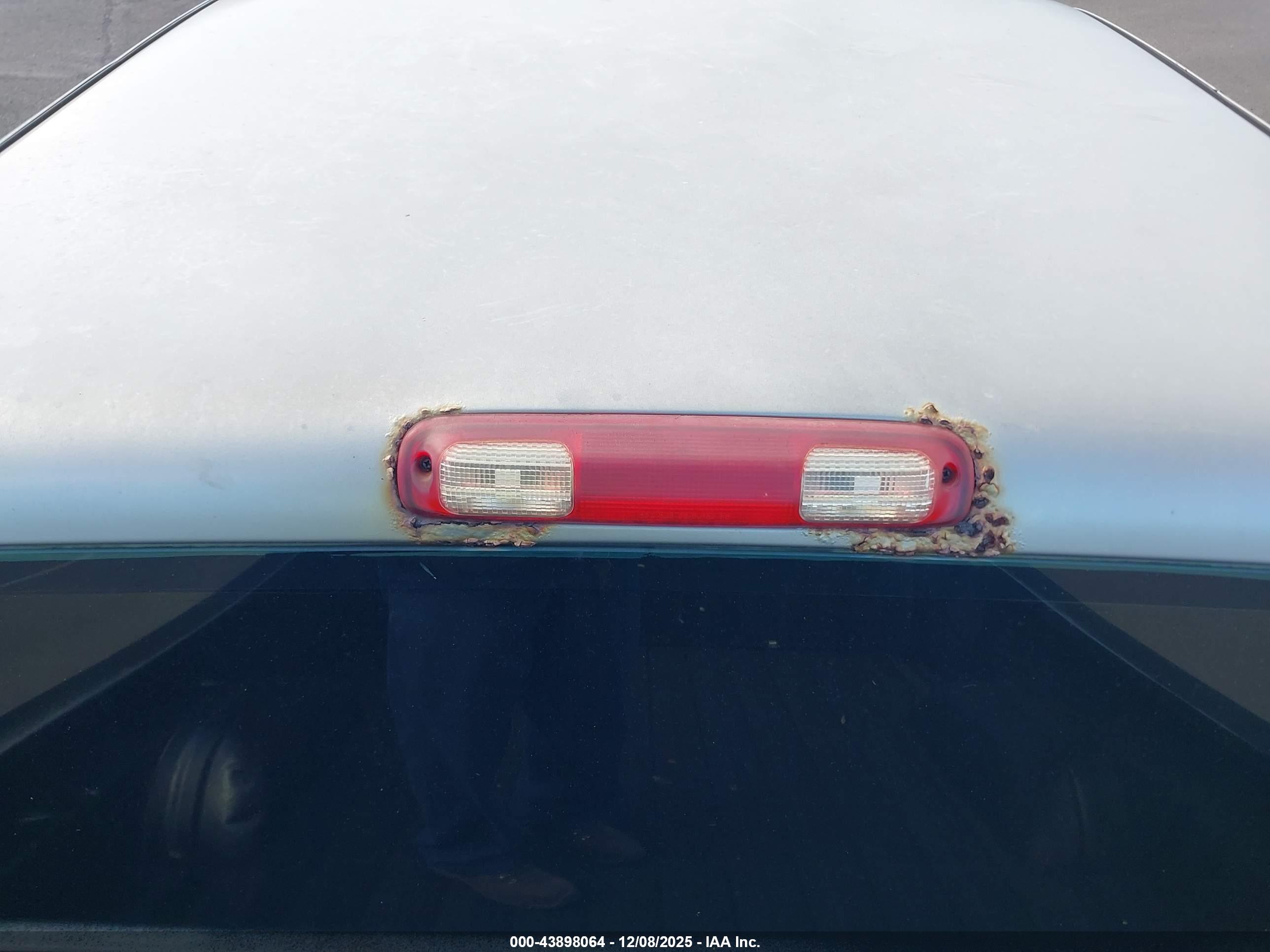 CHEVROLET SILVERADO image 6