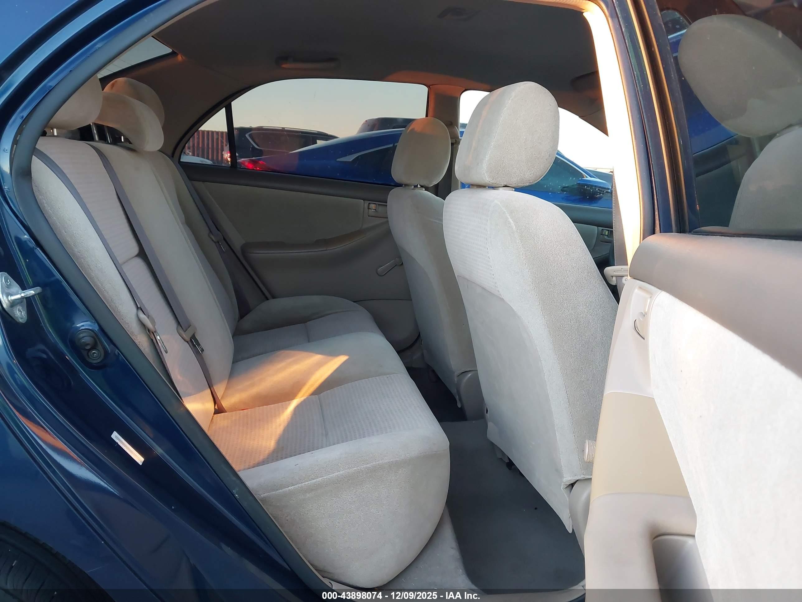 TOYOTA COROLLA image 8
