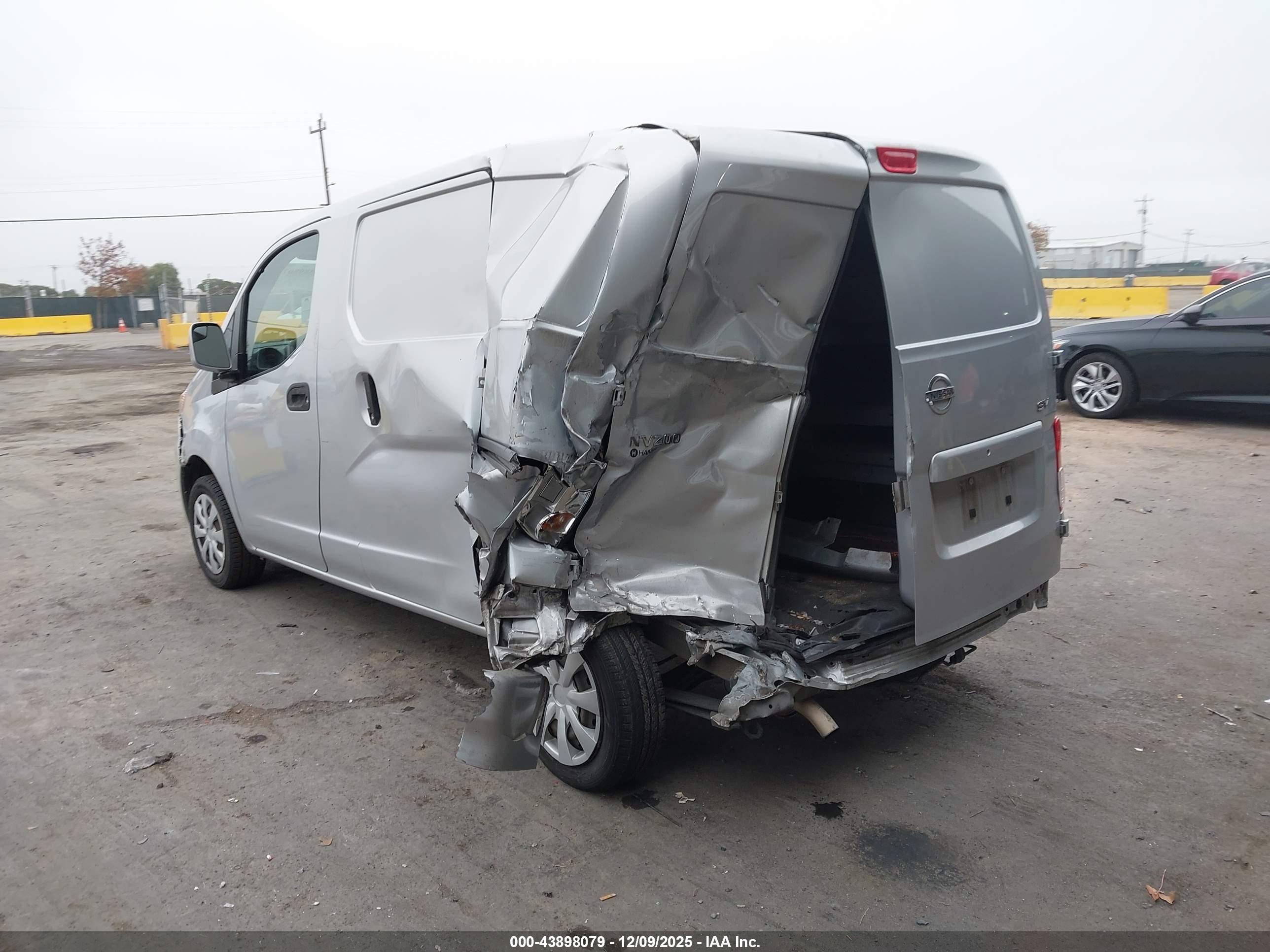 NISSAN NV200 image 3