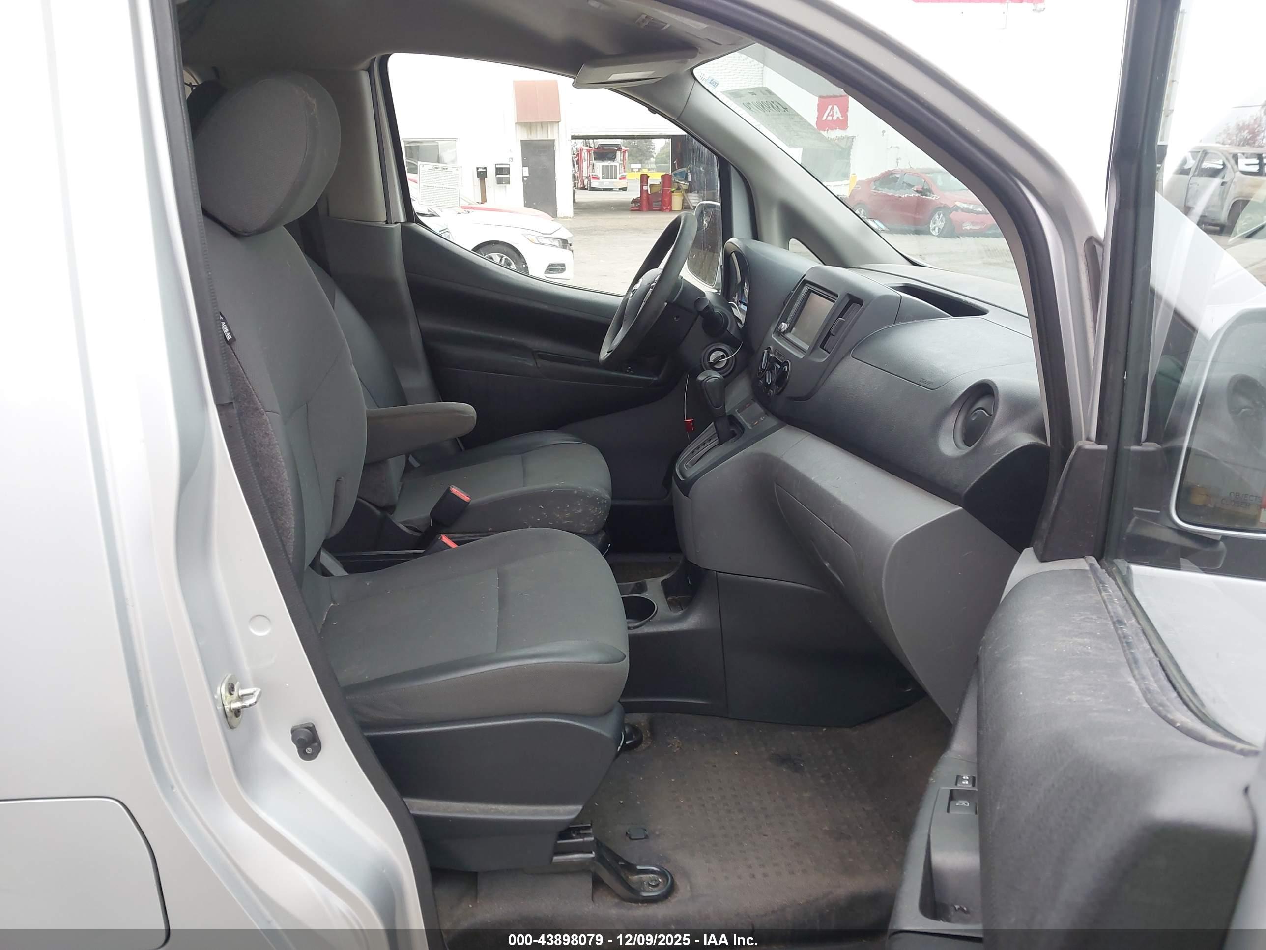 NISSAN NV200 image 5