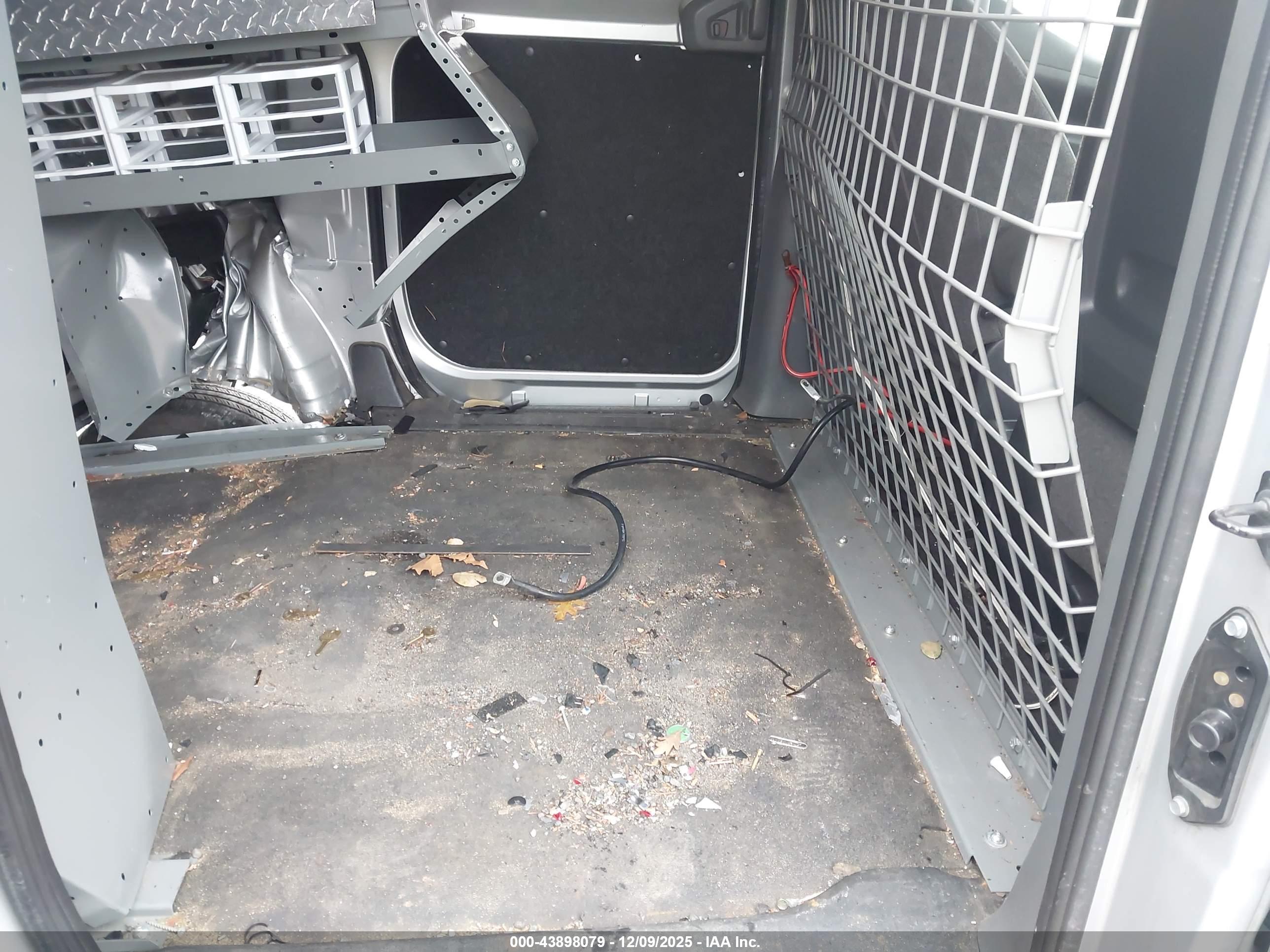 NISSAN NV200 image 8