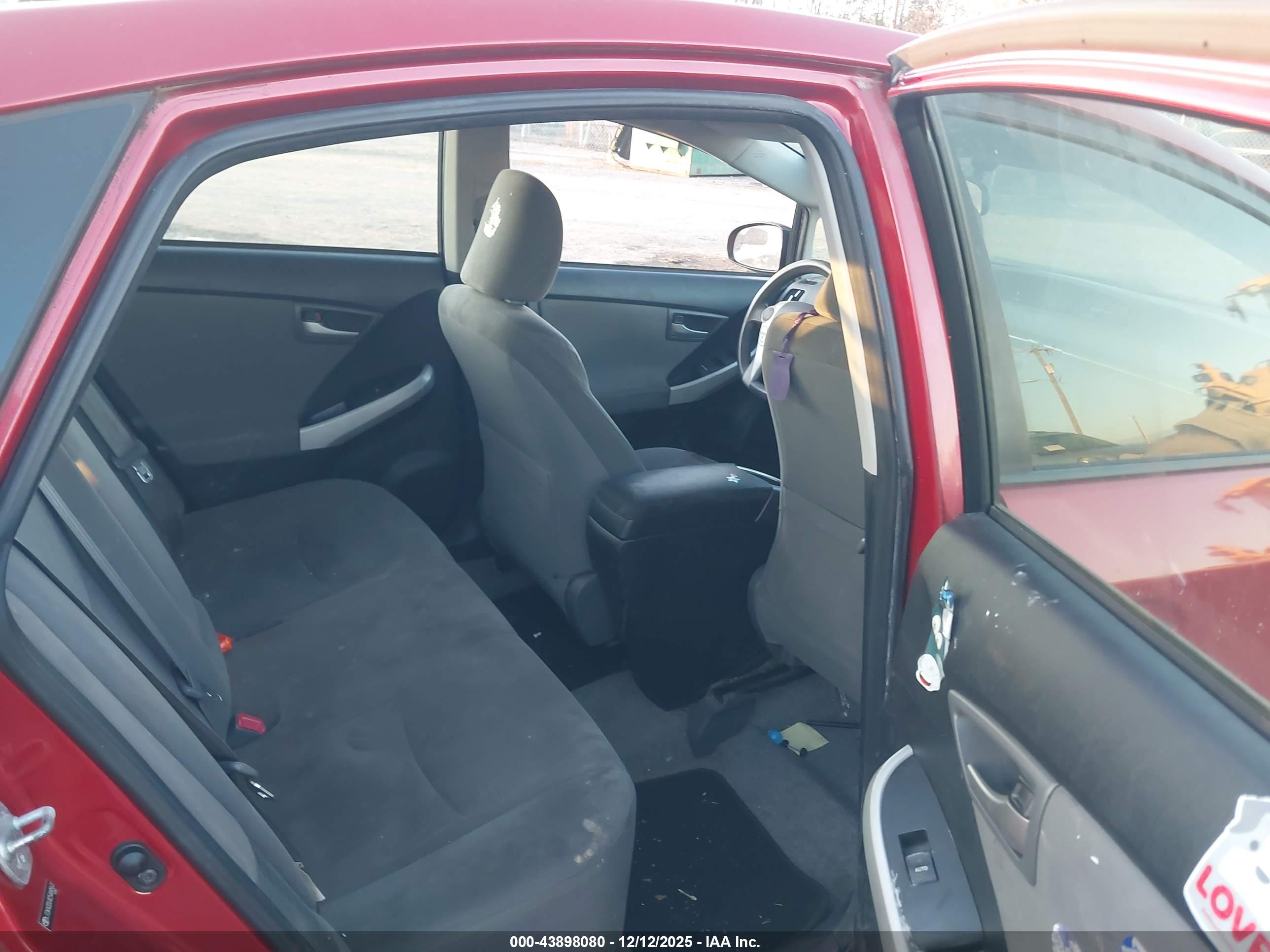 TOYOTA PRIUS image 8
