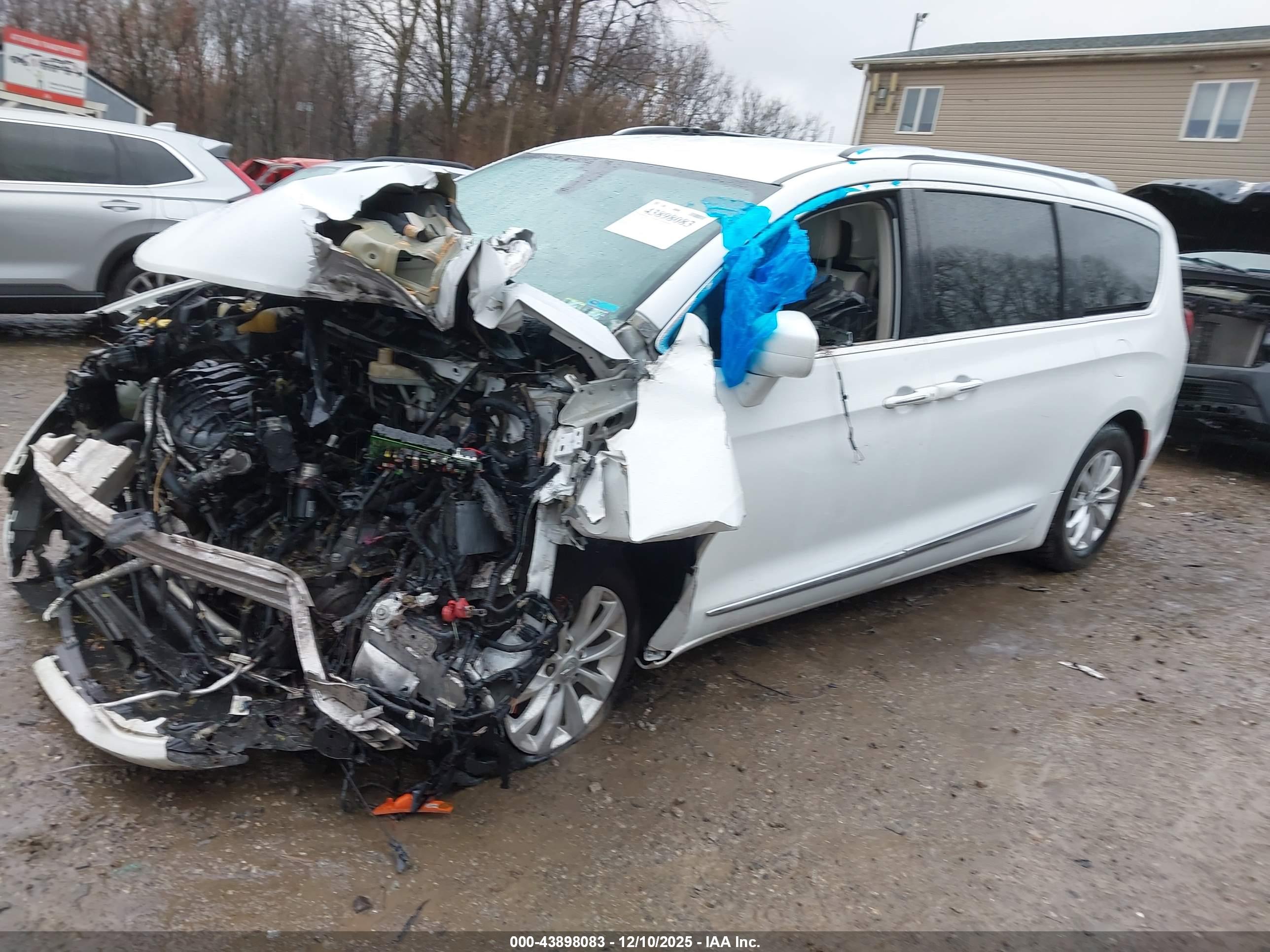 CHRYSLER PACIFICA image 2