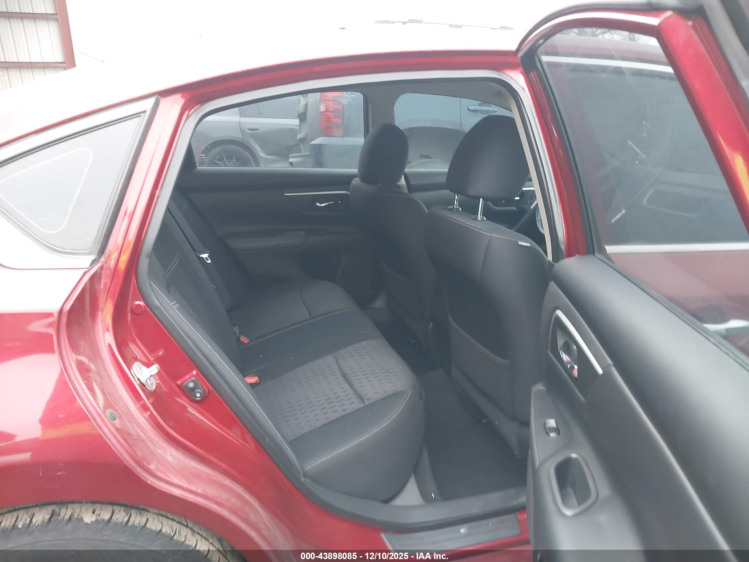 NISSAN ALTIMA image 8