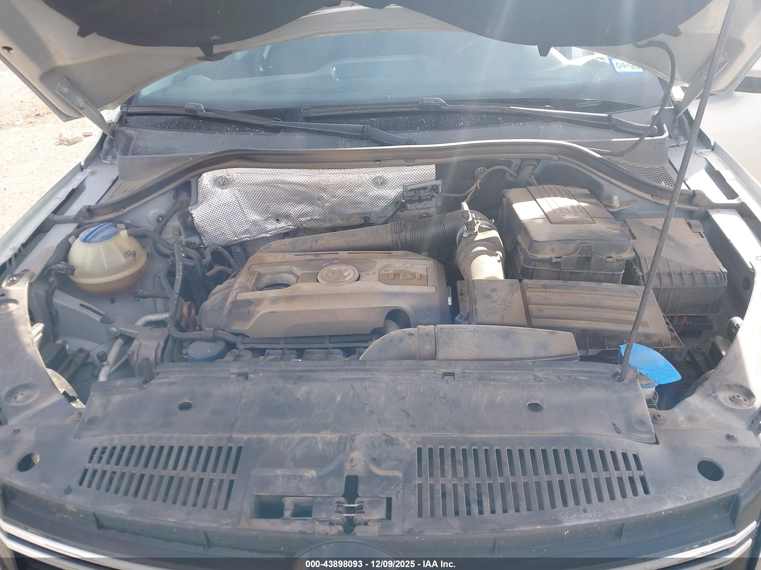 VOLKSWAGEN TIGUAN image 10