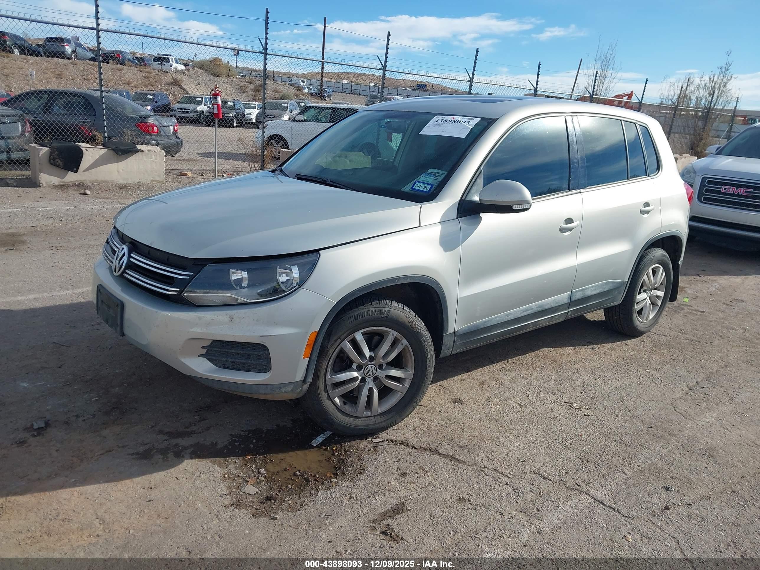 VOLKSWAGEN TIGUAN image 2